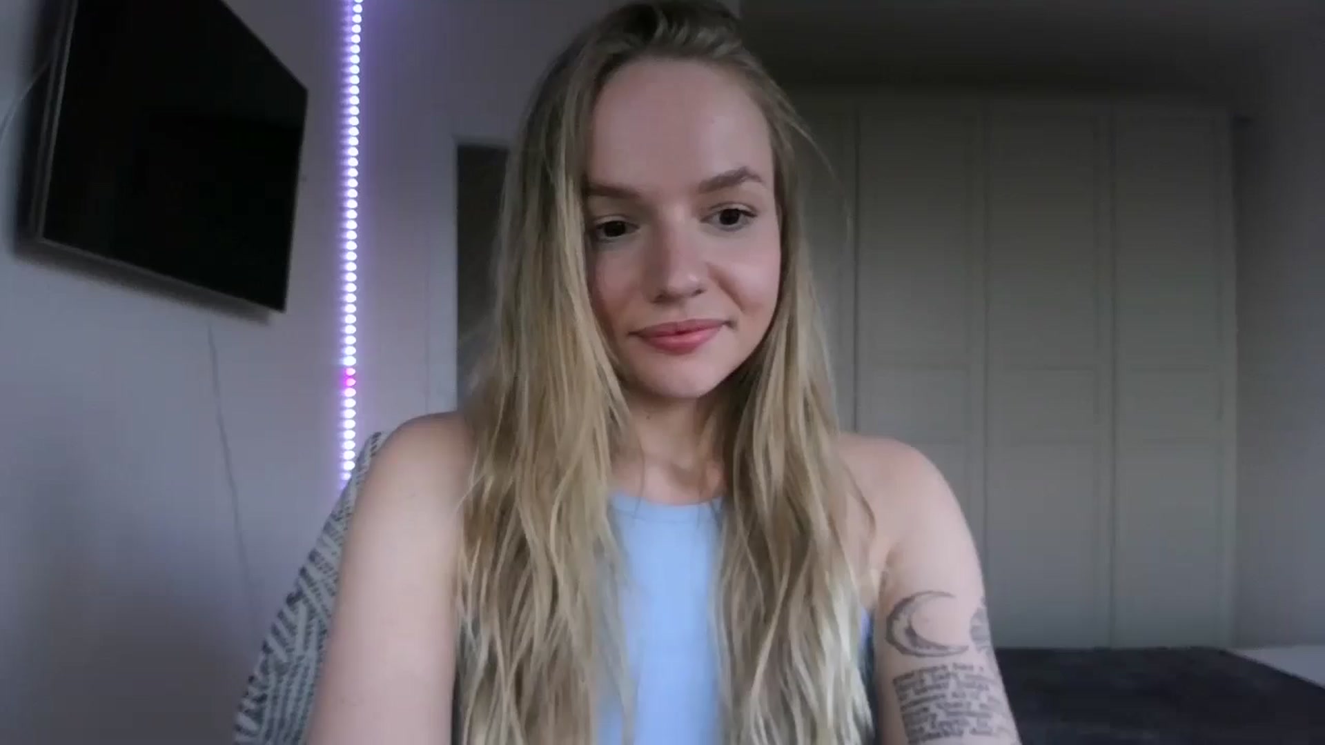 Gallery image thumbnail from Cut34ng3l's myfreecams stream on, 08/03/2024, 18:15 image 18 of 20