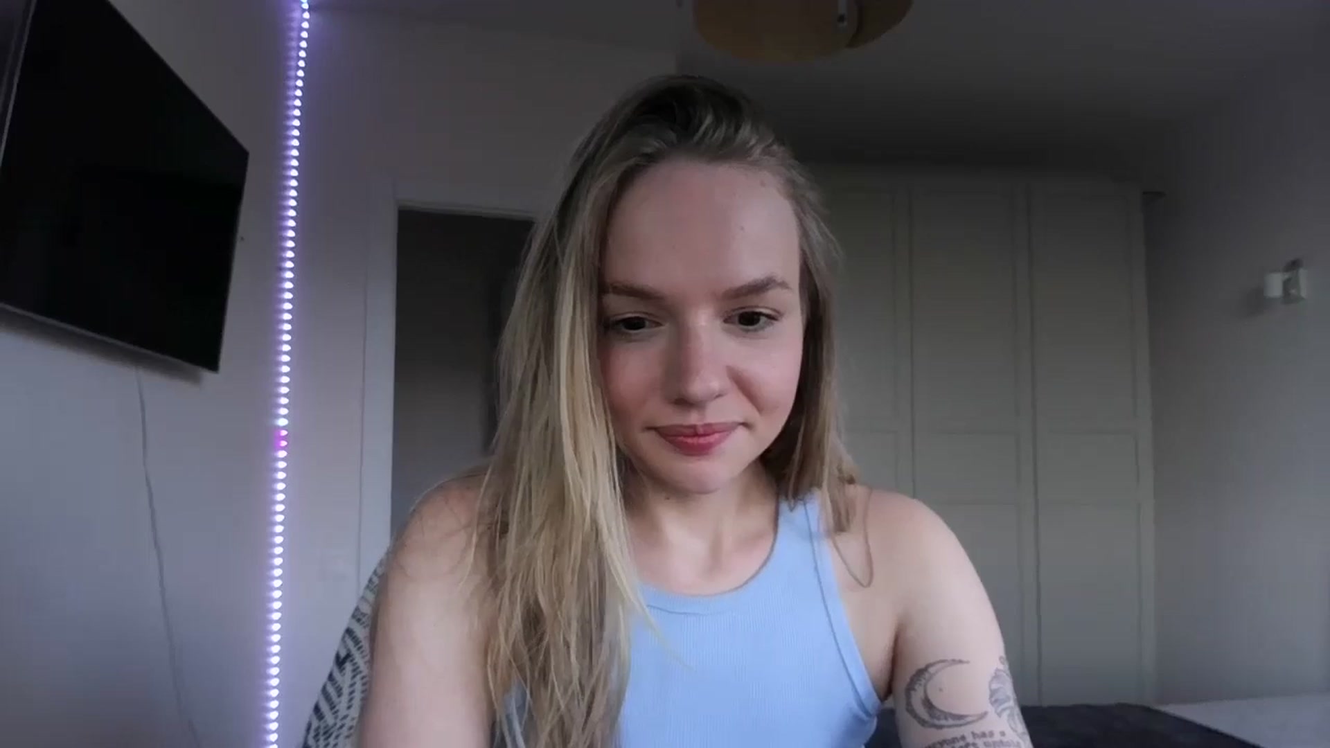 Gallery image thumbnail from Cut34ng3l's myfreecams stream on, 08/03/2024, 18:15 image 12 of 20