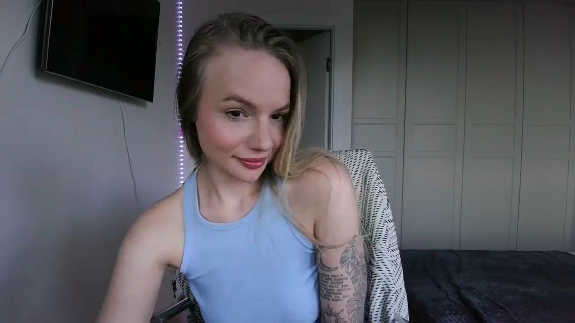 Gallery image thumbnail from Cut34ng3l's myfreecams stream on, 08/03/2024, 18:15 image 5 of 20