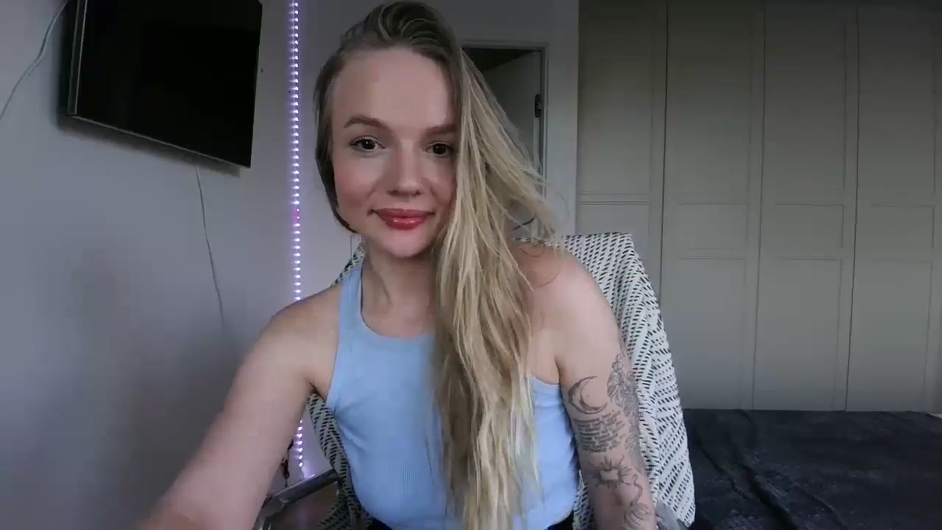Gallery image thumbnail from Cut34ng3l's myfreecams stream on, 08/03/2024, 18:15 image 4 of 20
