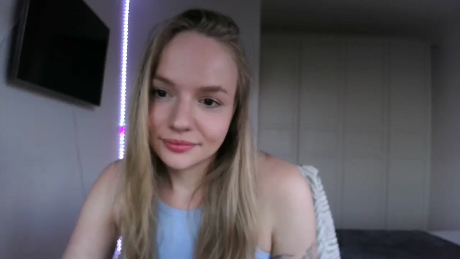 Gallery image thumbnail from Cut34ng3l's myfreecams stream on, 08/03/2024, 18:15 image 19 of 20