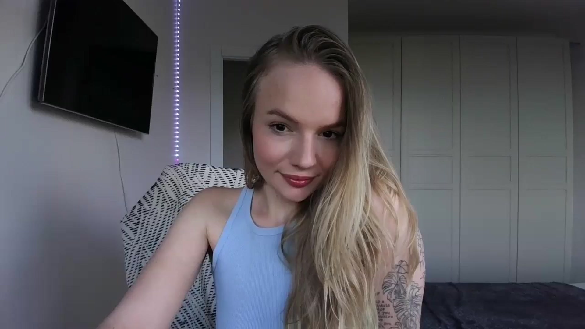 Gallery image thumbnail from Cut34ng3l's myfreecams stream on, 08/03/2024, 18:15 image 1 of 20