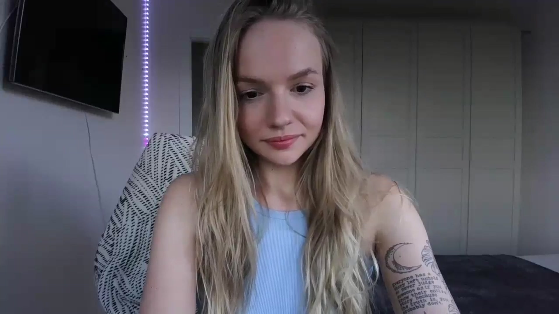 Gallery image thumbnail from Cut34ng3l's myfreecams stream on, 08/03/2024, 18:15 image 14 of 20