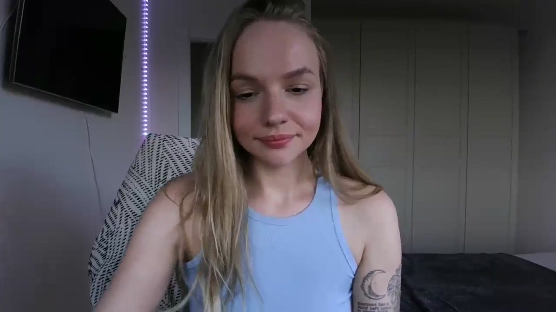 Gallery image thumbnail from Cut34ng3l's myfreecams stream on, 08/03/2024, 18:15 image 15 of 20