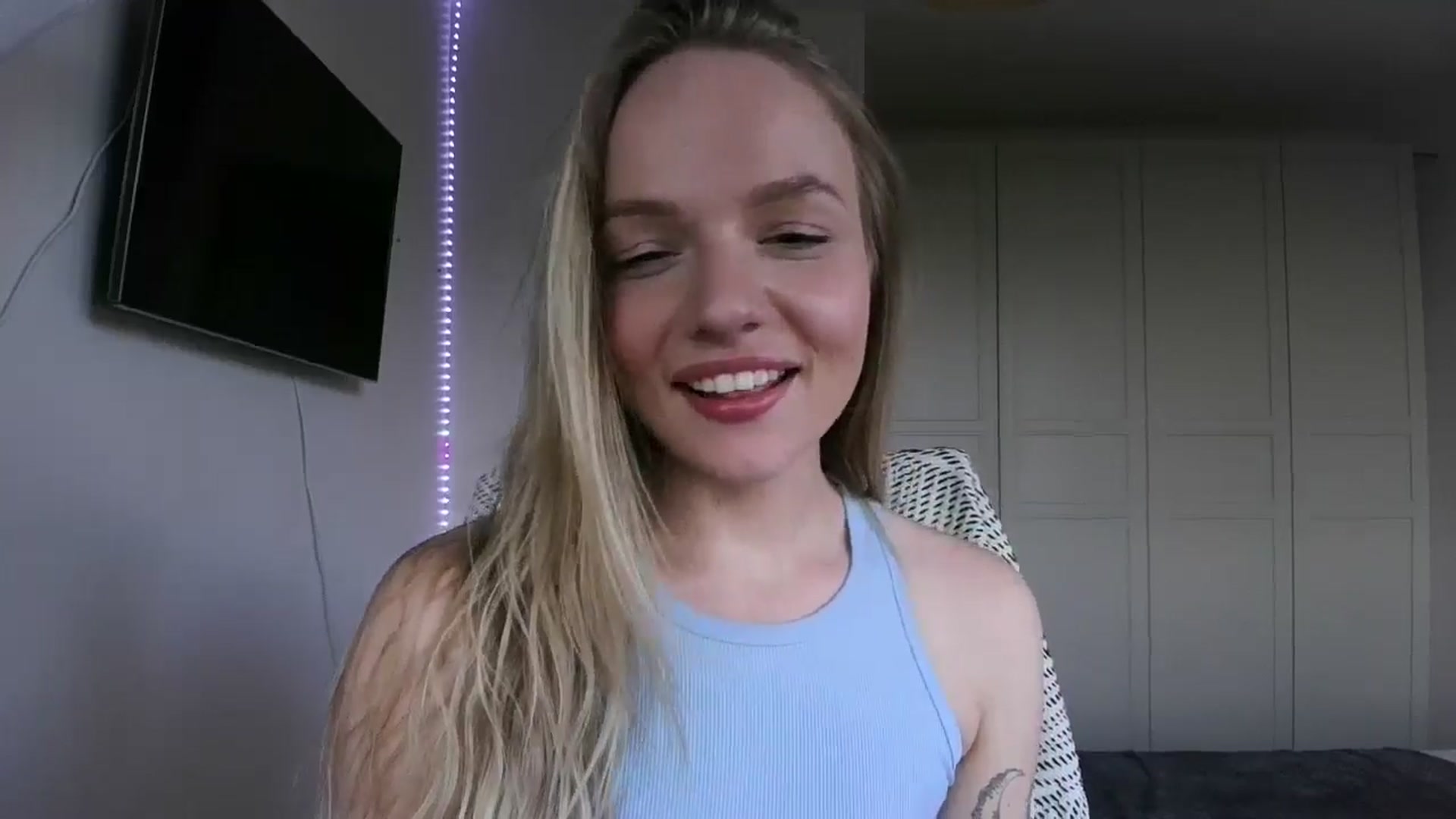 Gallery image thumbnail from Cut34ng3l's myfreecams stream on, 08/03/2024, 18:15 image 8 of 20