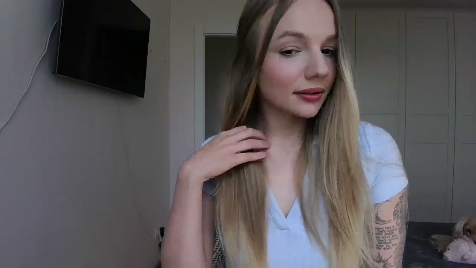 Gallery image thumbnail from Cut34ng3l's myfreecams stream on, 08/04/2024, 12:51 image 16 of 20