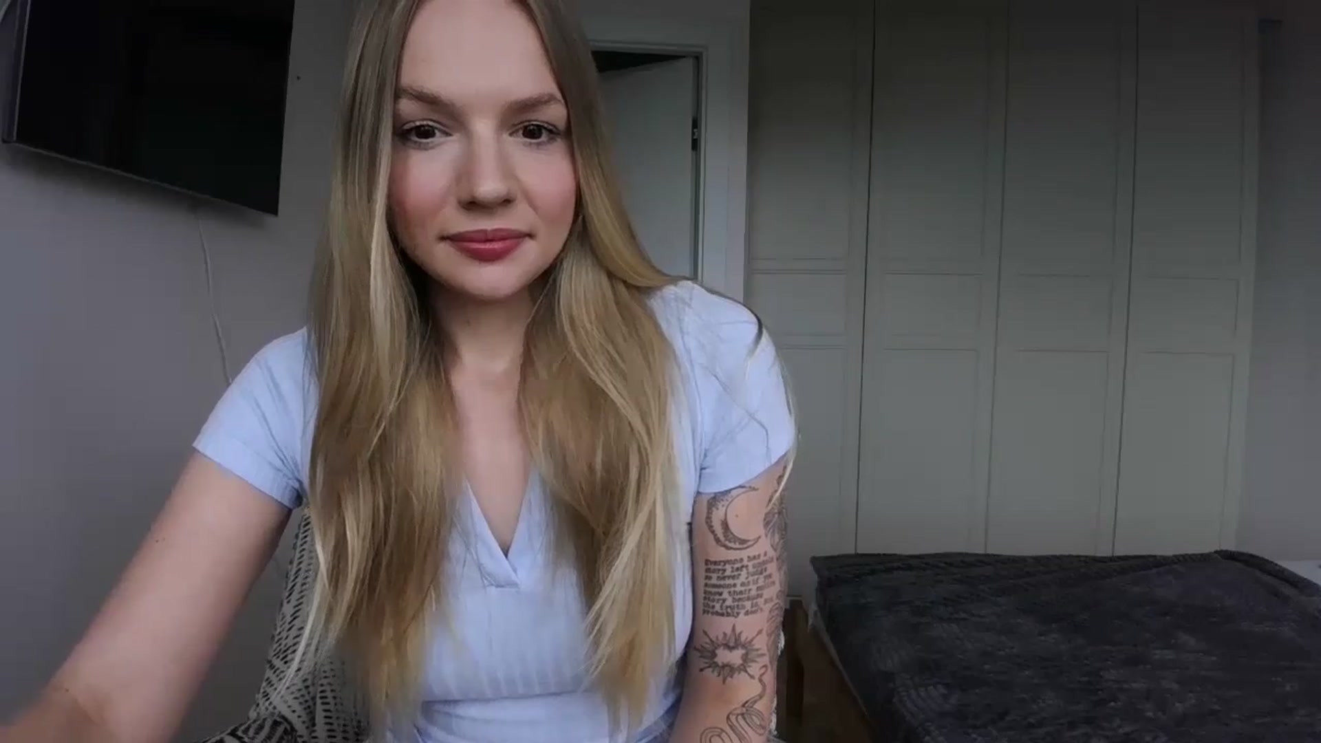 Gallery image thumbnail from Cut34ng3l's myfreecams stream on, 08/04/2024, 13:48 image 14 of 20
