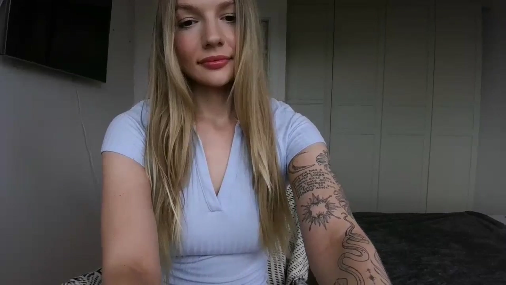 Gallery image thumbnail from Cut34ng3l's myfreecams stream on, 08/04/2024, 13:48 image 8 of 20
