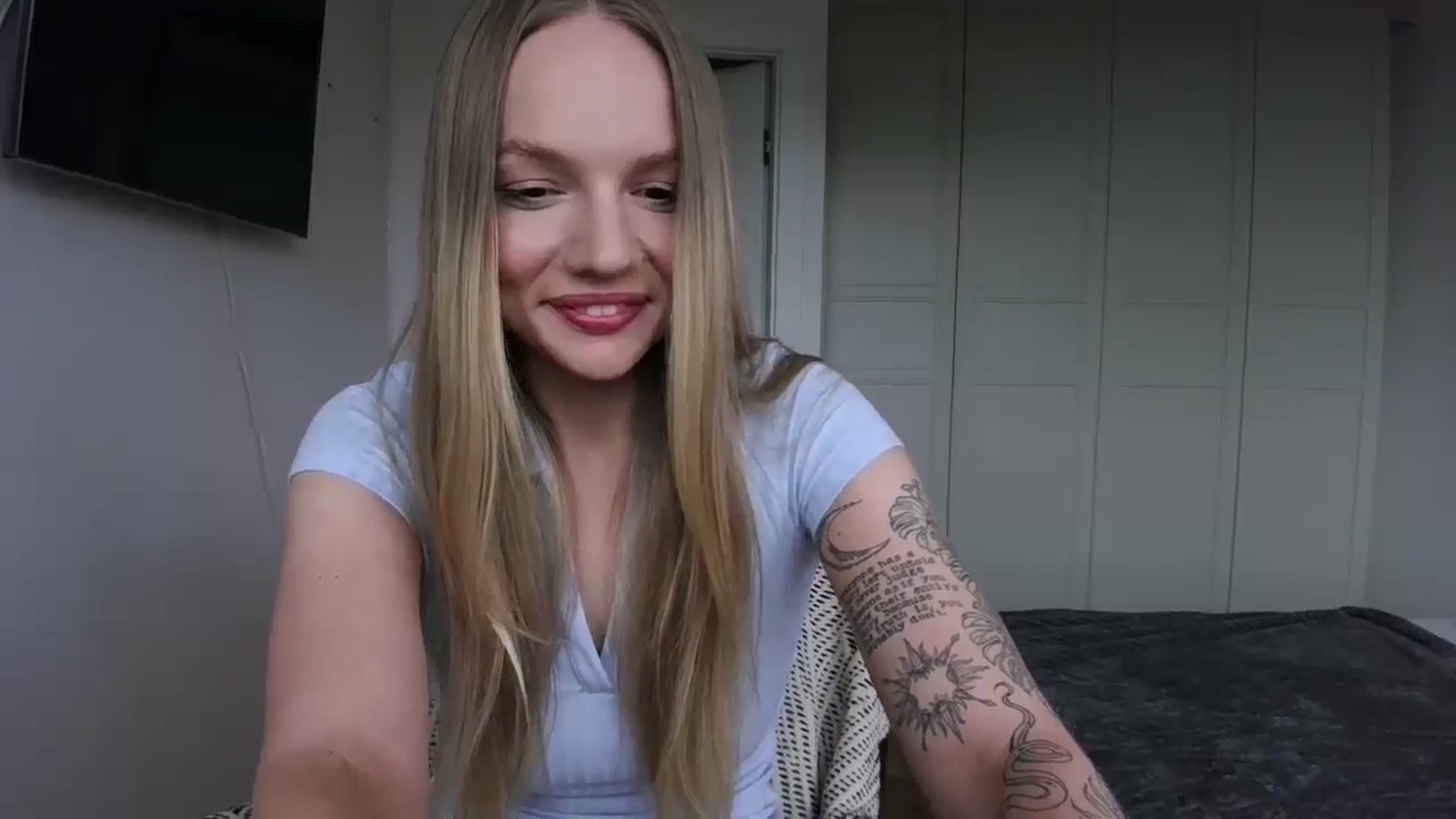 Gallery image thumbnail from Cut34ng3l's myfreecams stream on, 08/04/2024, 13:48 image 18 of 20
