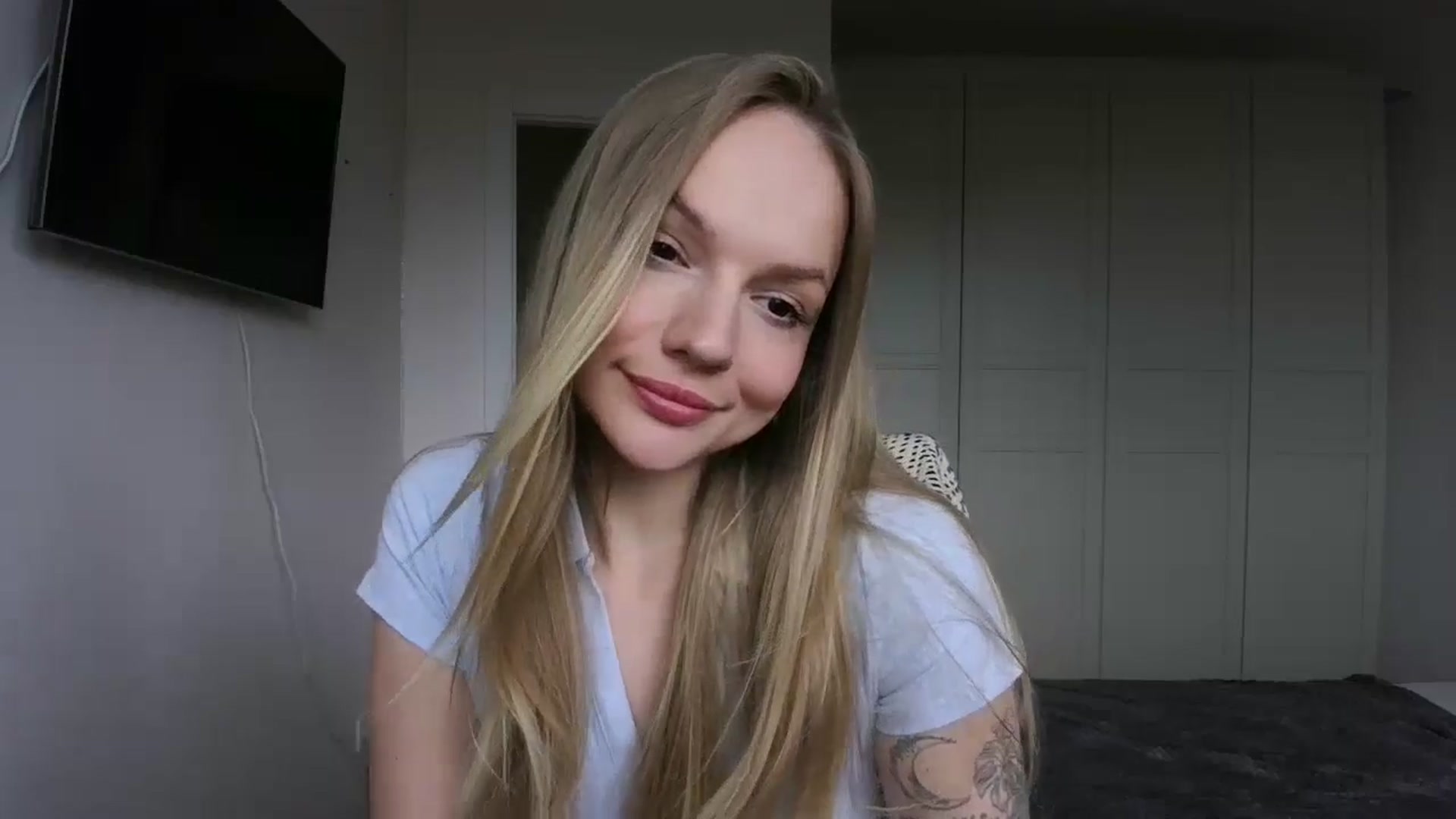 Gallery image thumbnail from Cut34ng3l's myfreecams stream on, 08/04/2024, 16:03 image 2 of 20
