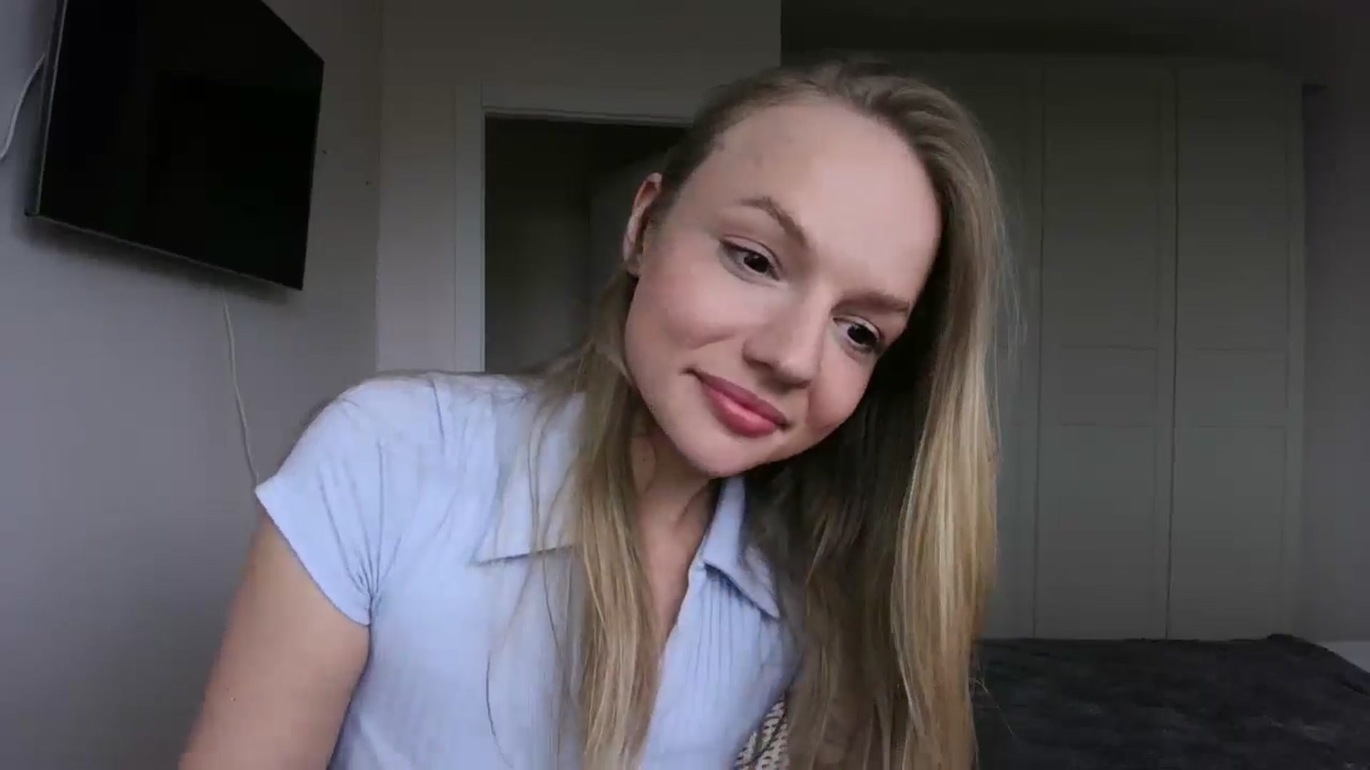 Gallery image thumbnail from Cut34ng3l's myfreecams stream on, 08/04/2024, 16:03 image 19 of 20