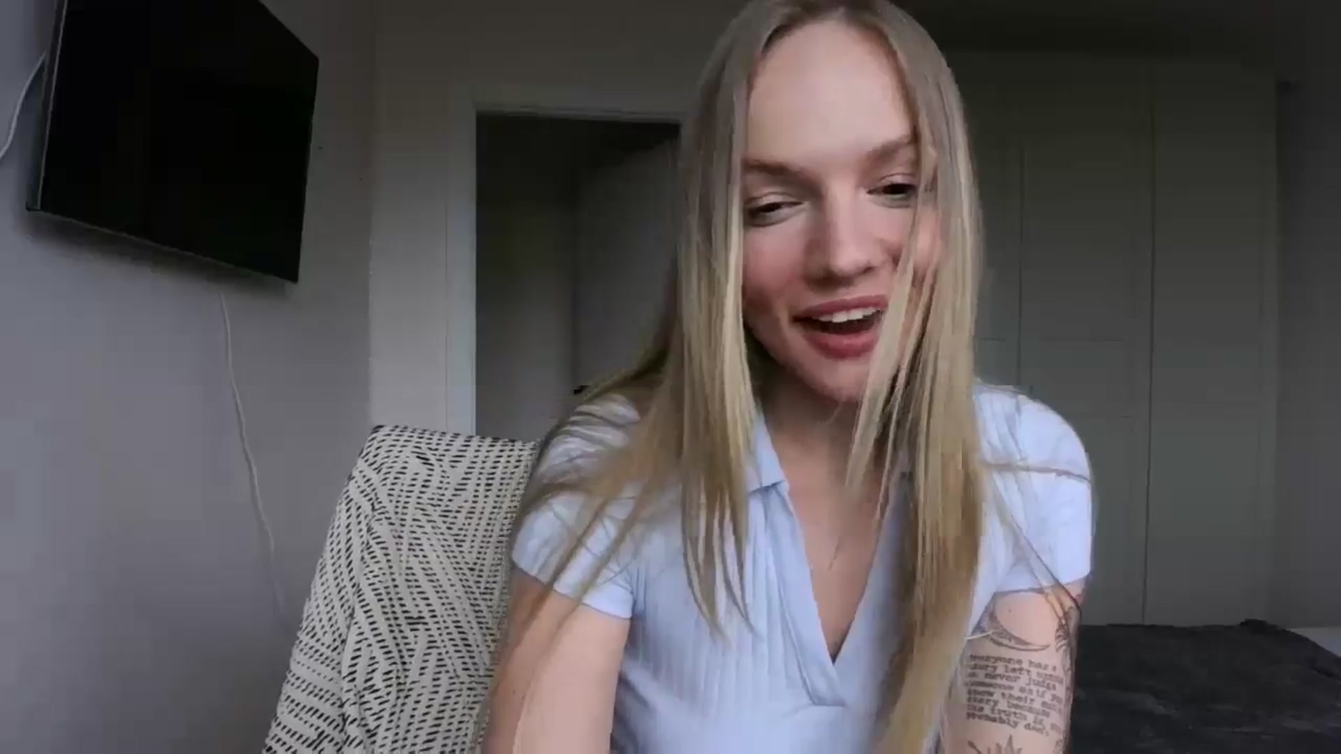 Gallery image thumbnail from Cut34ng3l's myfreecams stream on, 08/04/2024, 16:03 image 10 of 20