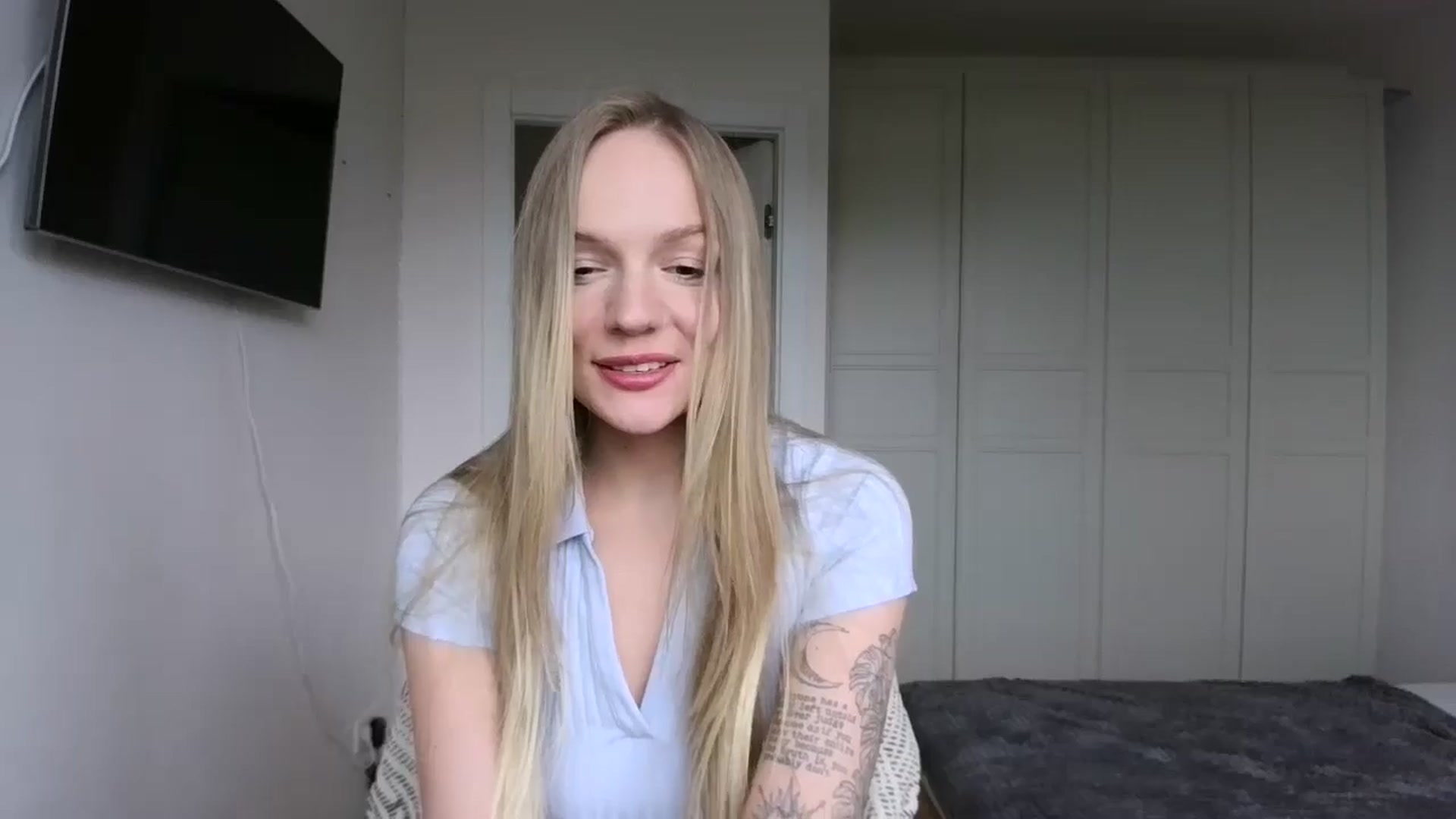 Gallery image thumbnail from Cut34ng3l's myfreecams stream on, 08/04/2024, 16:03 image 12 of 20