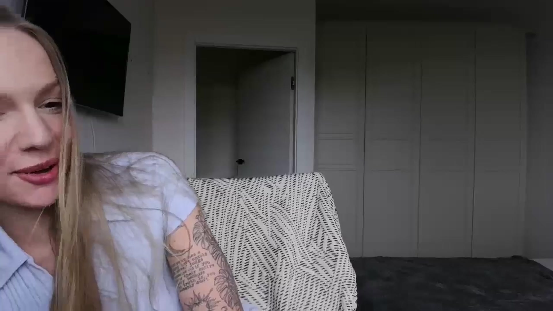 Gallery image thumbnail from Cut34ng3l's myfreecams stream on, 08/04/2024, 16:03 image 11 of 20