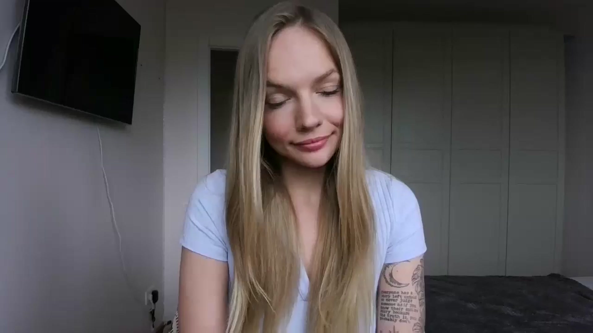 Gallery image thumbnail from Cut34ng3l's myfreecams stream on, 08/04/2024, 16:03 image 4 of 20