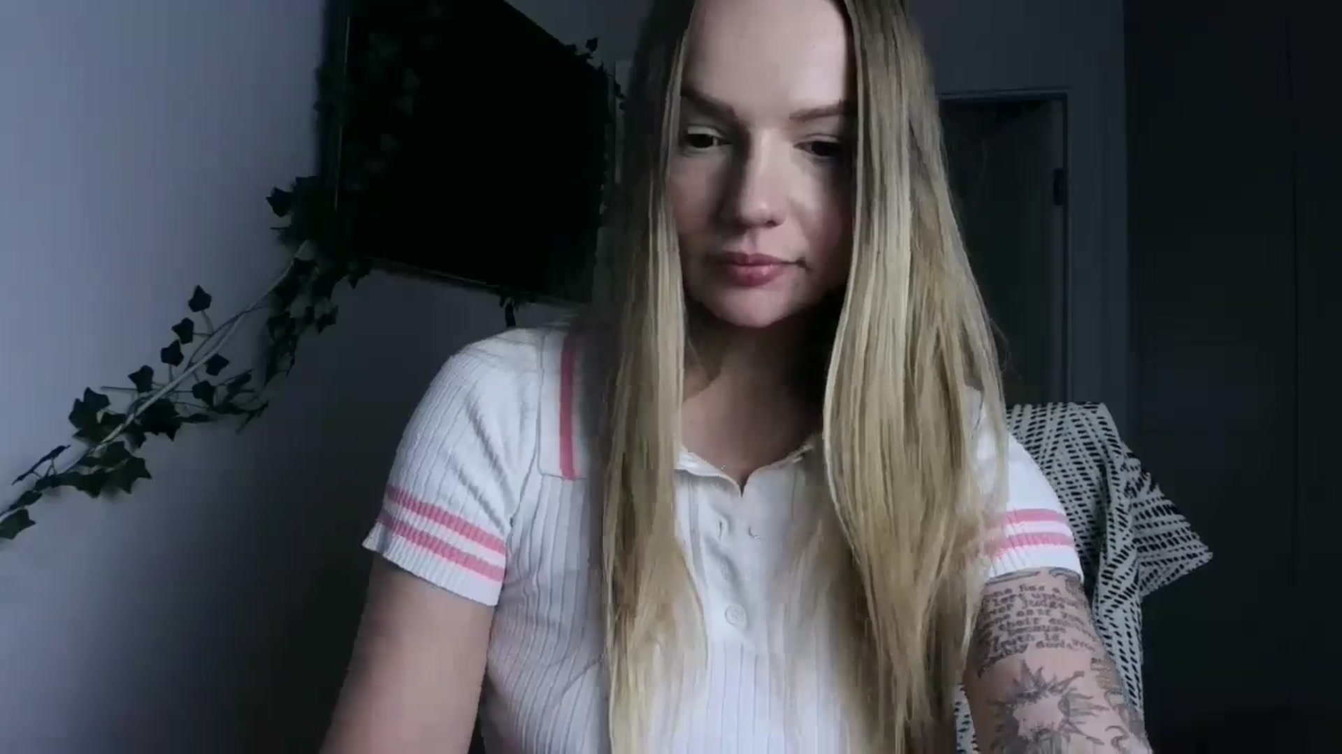 Gallery image thumbnail from Cute4ng3l's myfreecams stream on, 10/14/2024, 19:01 image 9 of 20