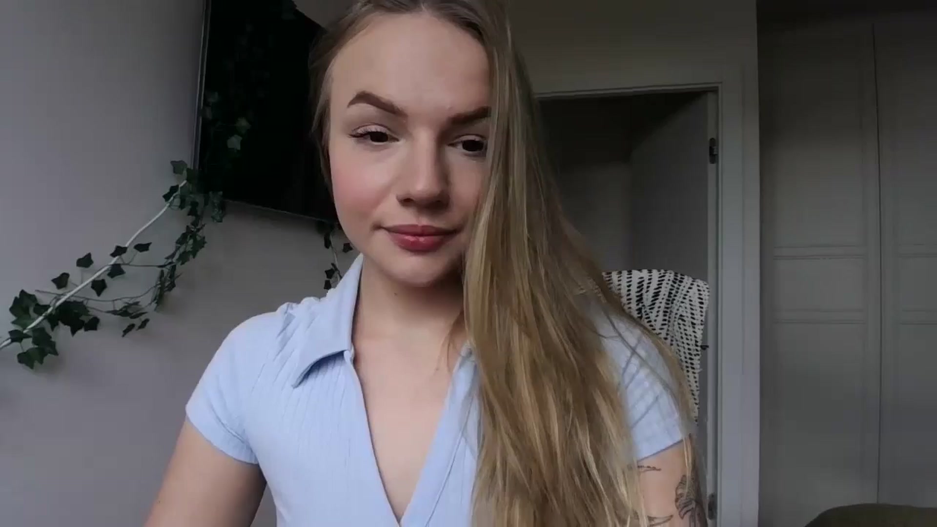 Gallery image thumbnail from Cute4ng3l's myfreecams stream on, 10/15/2024, 13:03 image 12 of 20