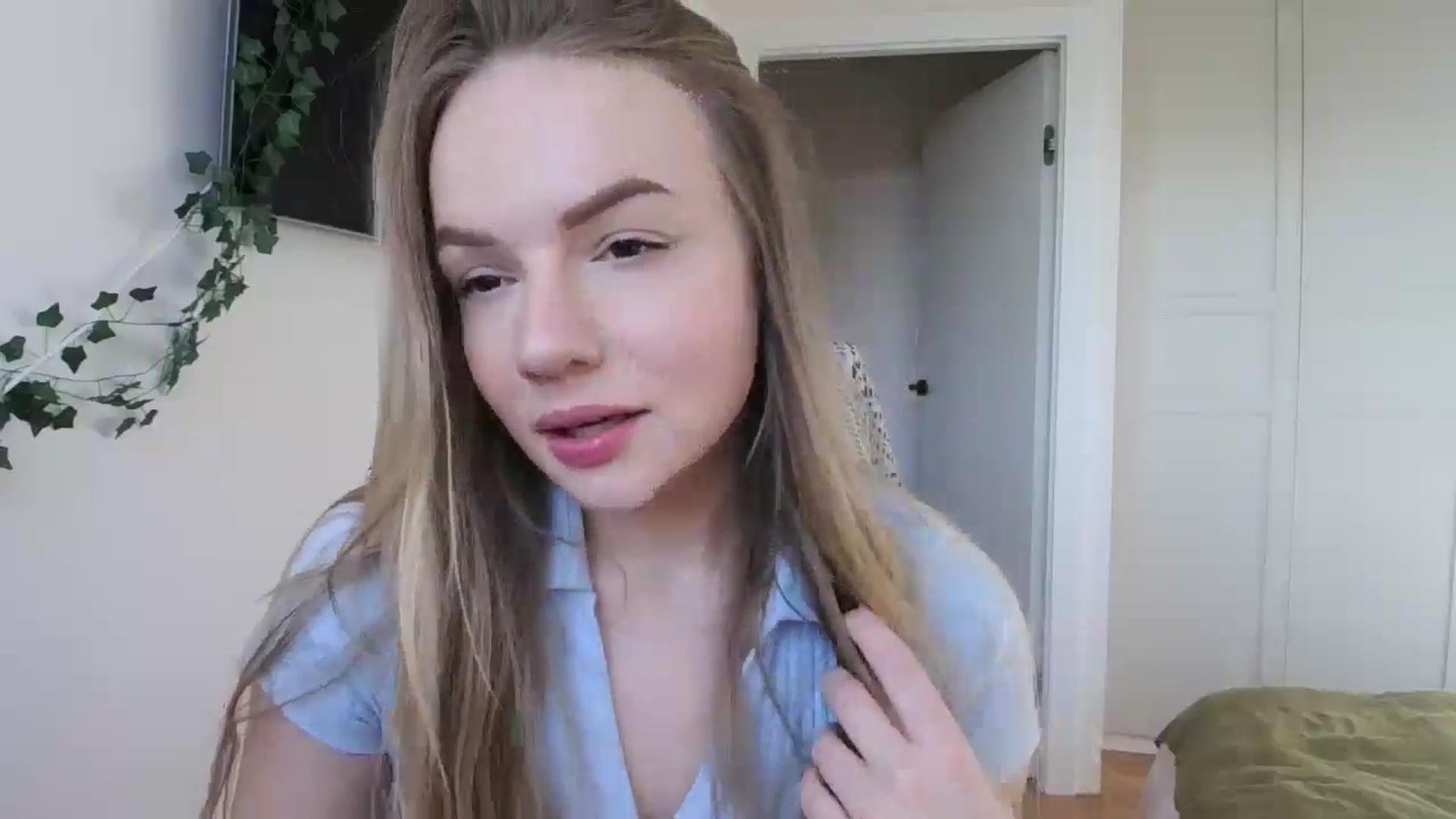 Gallery image thumbnail from Cute4ng3l's myfreecams stream on, 10/15/2024, 14:17 image 4 of 20