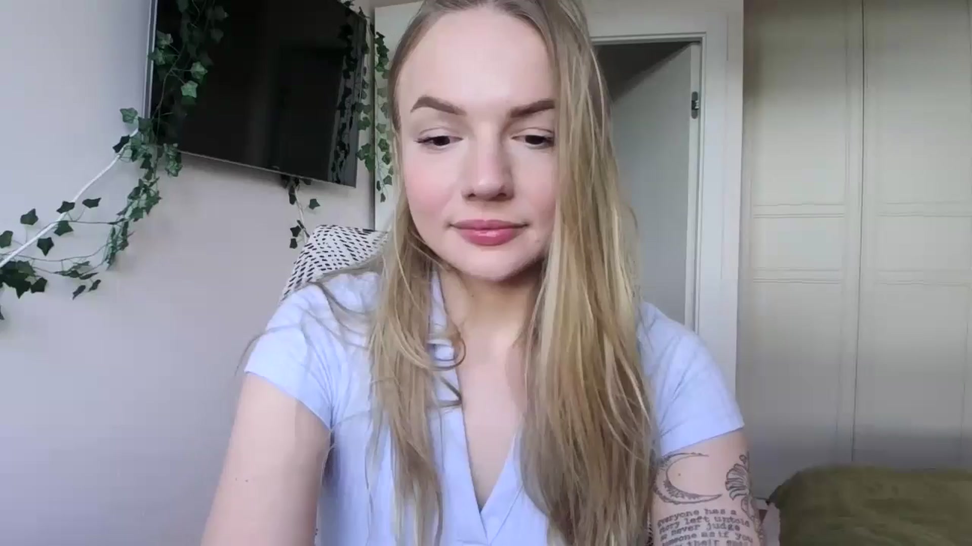 Gallery image thumbnail from Cute4ng3l's myfreecams stream on, 10/15/2024, 14:17 image 20 of 20