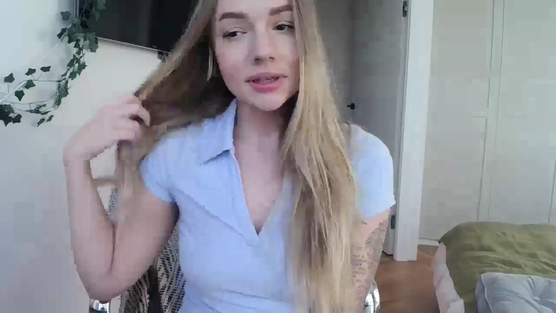 Gallery image thumbnail from Cute4ng3l's myfreecams stream on, 10/15/2024, 14:56 image 13 of 20