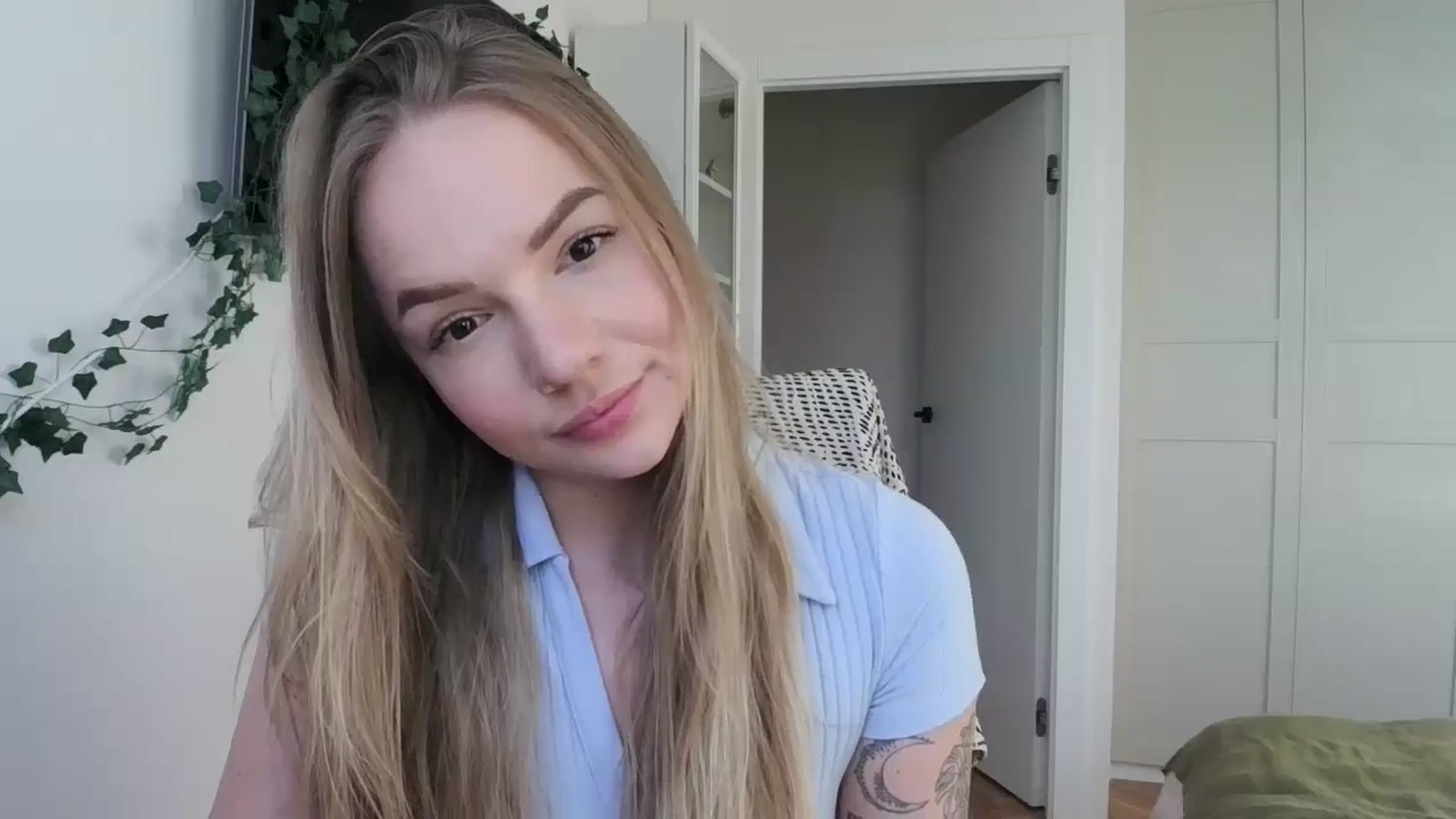 Gallery image thumbnail from Cute4ng3l's myfreecams stream on, 10/15/2024, 14:56 image 8 of 20
