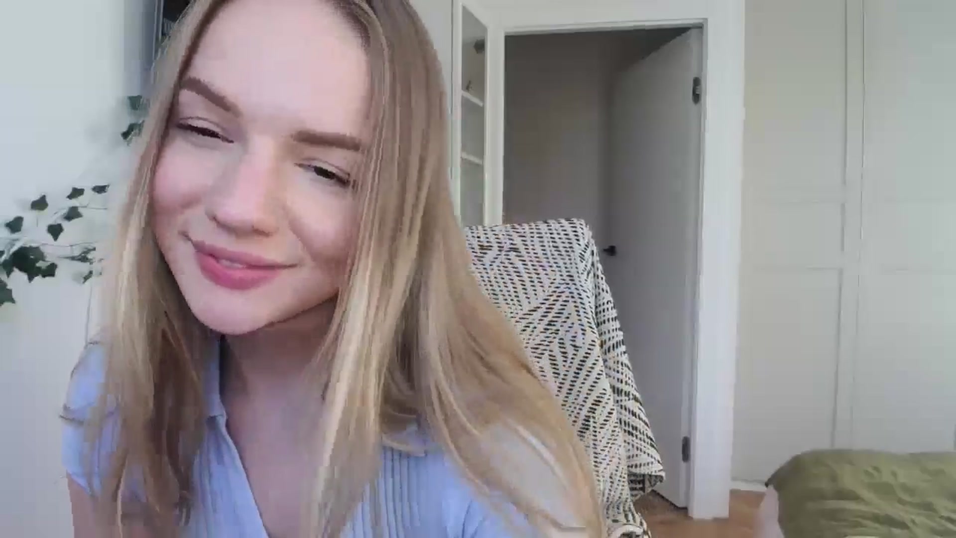 Gallery image thumbnail from Cute4ng3l's myfreecams stream on, 10/15/2024, 14:56 image 4 of 20