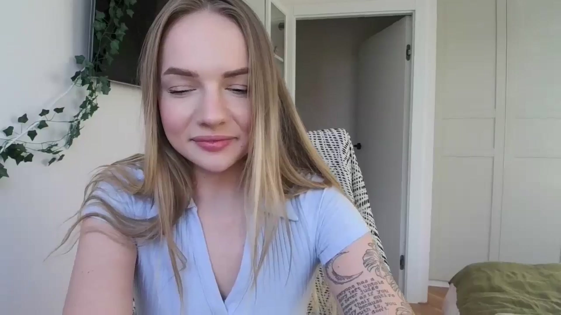 Gallery image thumbnail from Cute4ng3l's myfreecams stream on, 10/15/2024, 14:56 image 3 of 20