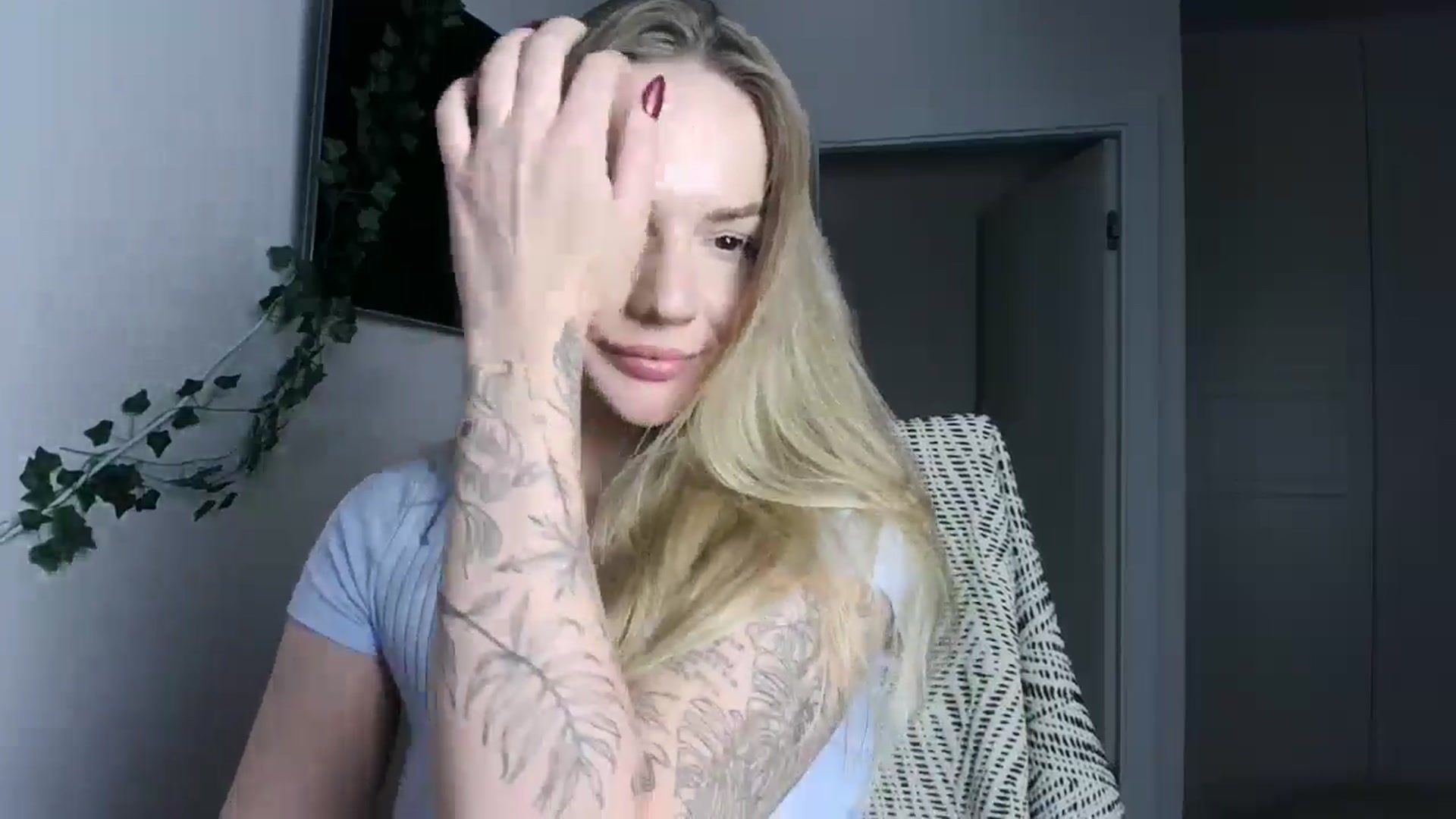 Gallery image thumbnail from Cute4ng3l's myfreecams stream on, 10/15/2024, 16:13 image 14 of 20