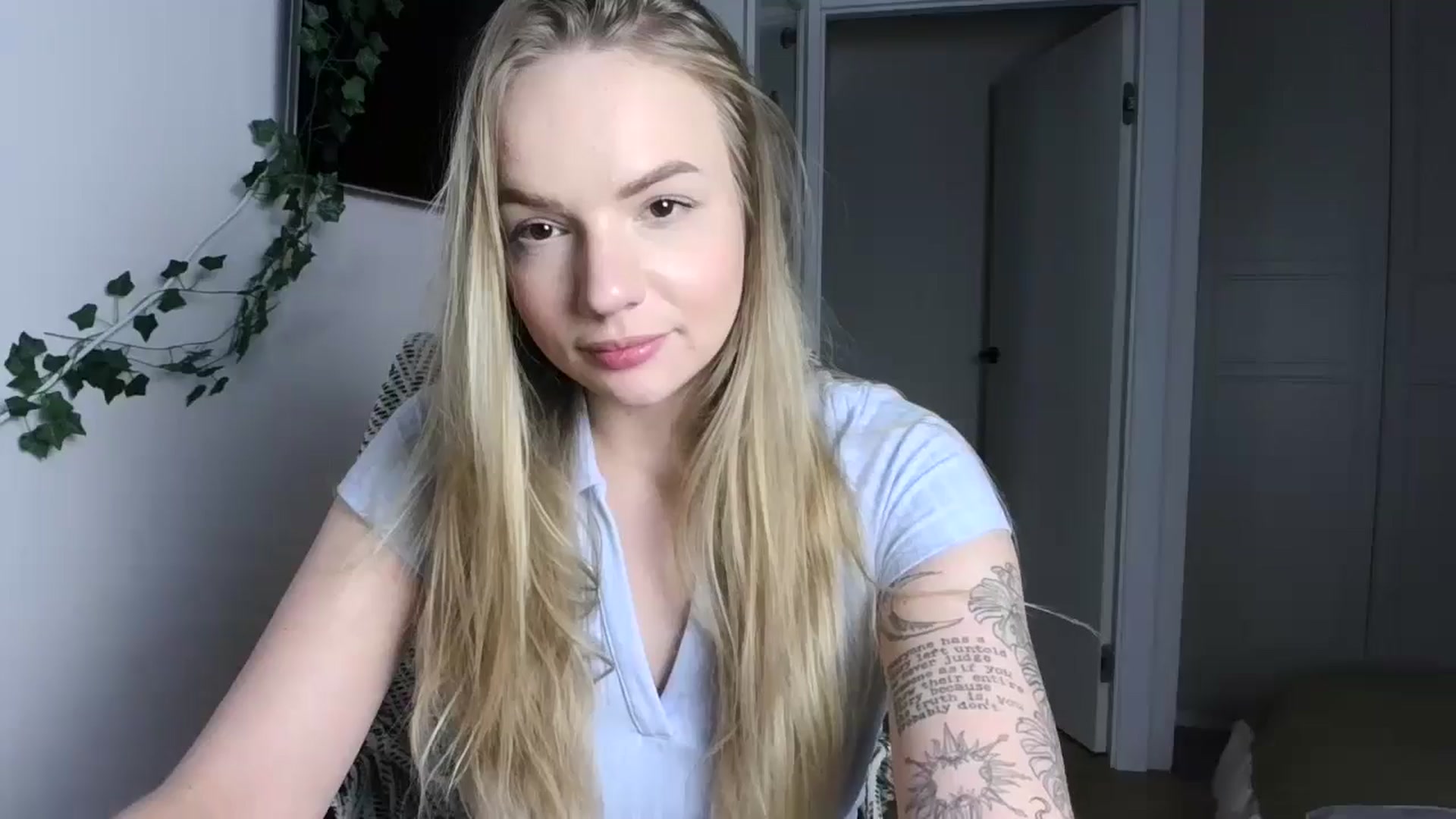 Gallery image thumbnail from Cute4ng3l's myfreecams stream on, 10/15/2024, 16:13 image 18 of 20