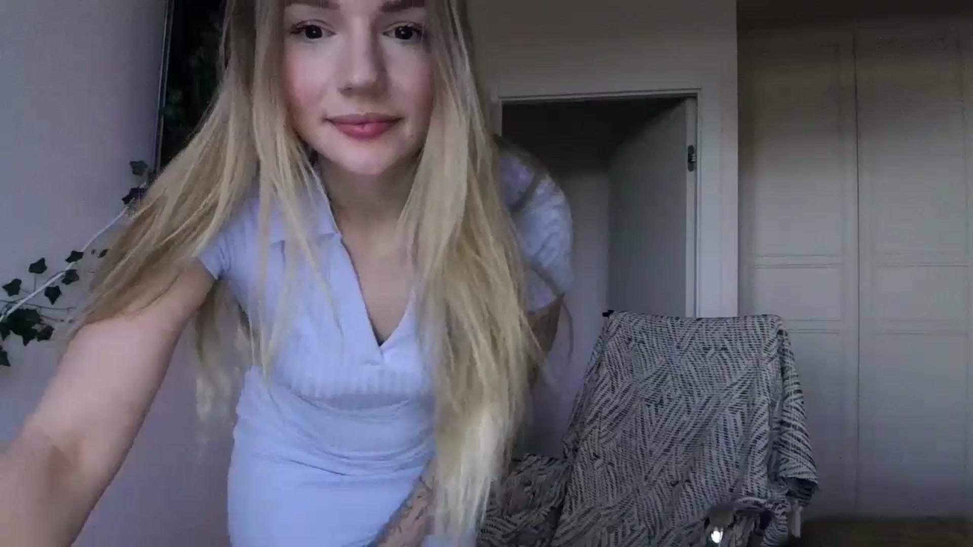 Gallery image thumbnail from Cute4ng3l's myfreecams stream on, 10/15/2024, 16:13 image 9 of 20