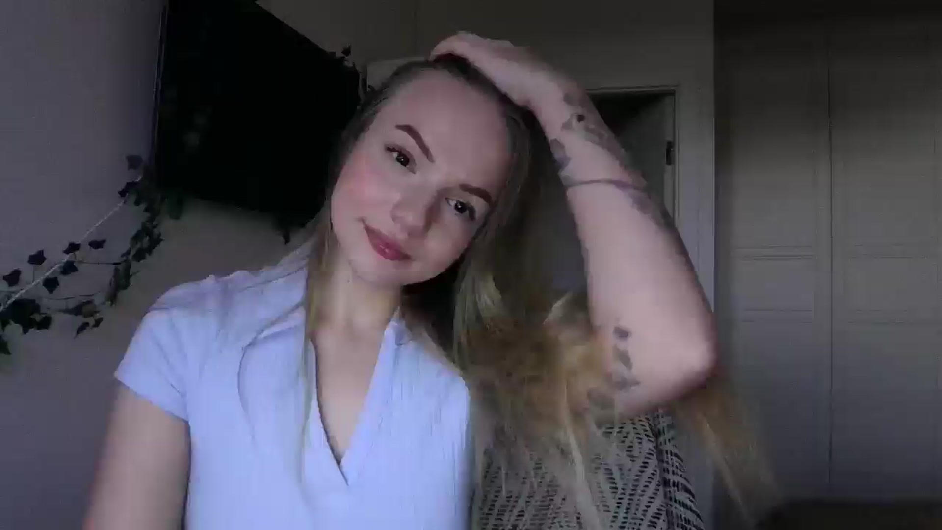Gallery image thumbnail from Cute4ng3l's myfreecams stream on, 10/15/2024, 16:13 image 10 of 20