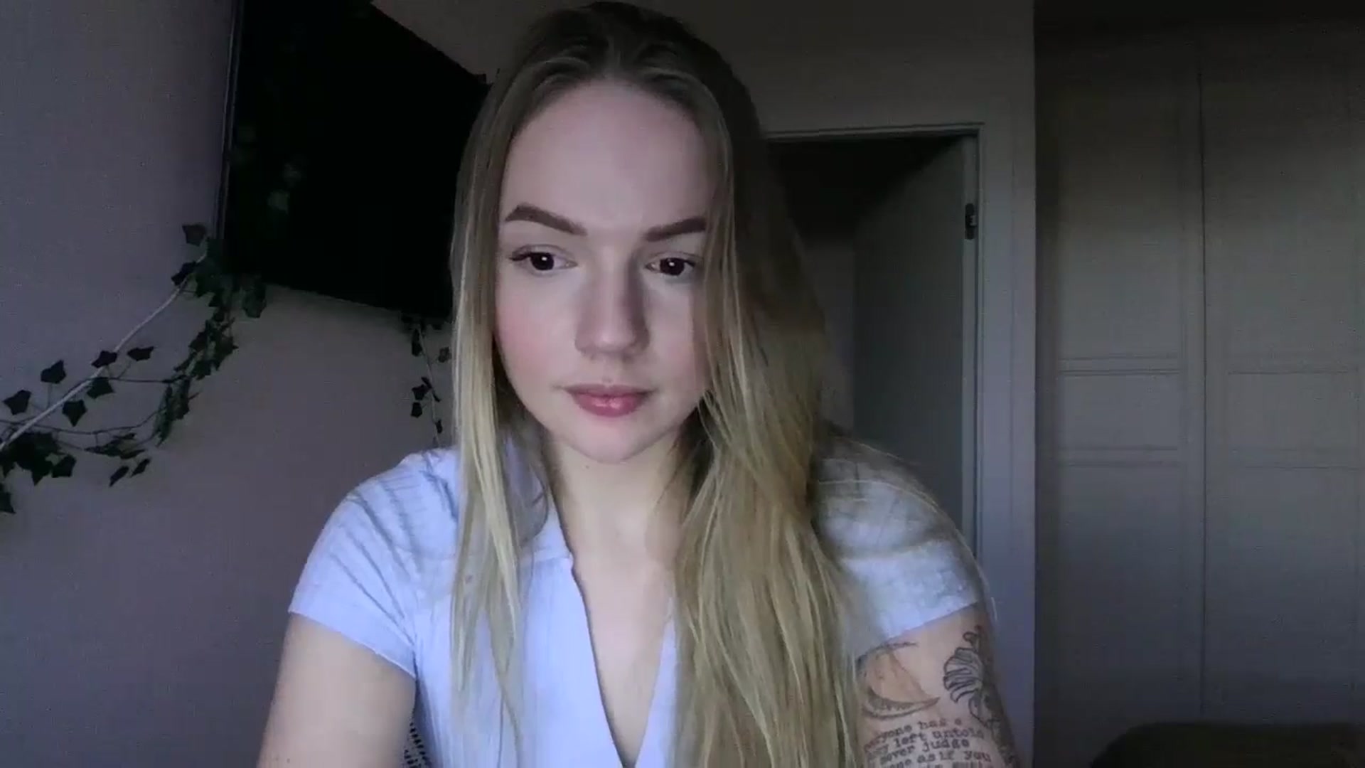 Gallery image thumbnail from Cute4ng3l's myfreecams stream on, 10/15/2024, 16:13 image 12 of 20