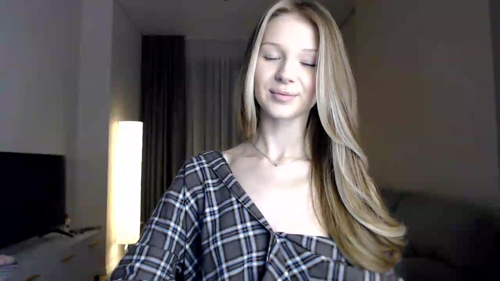 Gallery image thumbnail from CuteBlonde's myfreecams stream on, 06/26/2026, 19:43 image 17 of 20
