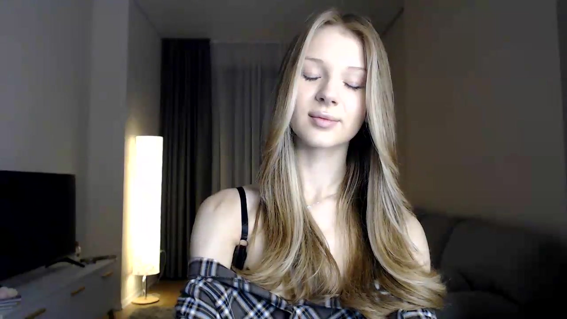 Gallery image thumbnail from CuteBlonde's myfreecams stream on, 06/26/2026, 19:43 image 13 of 20