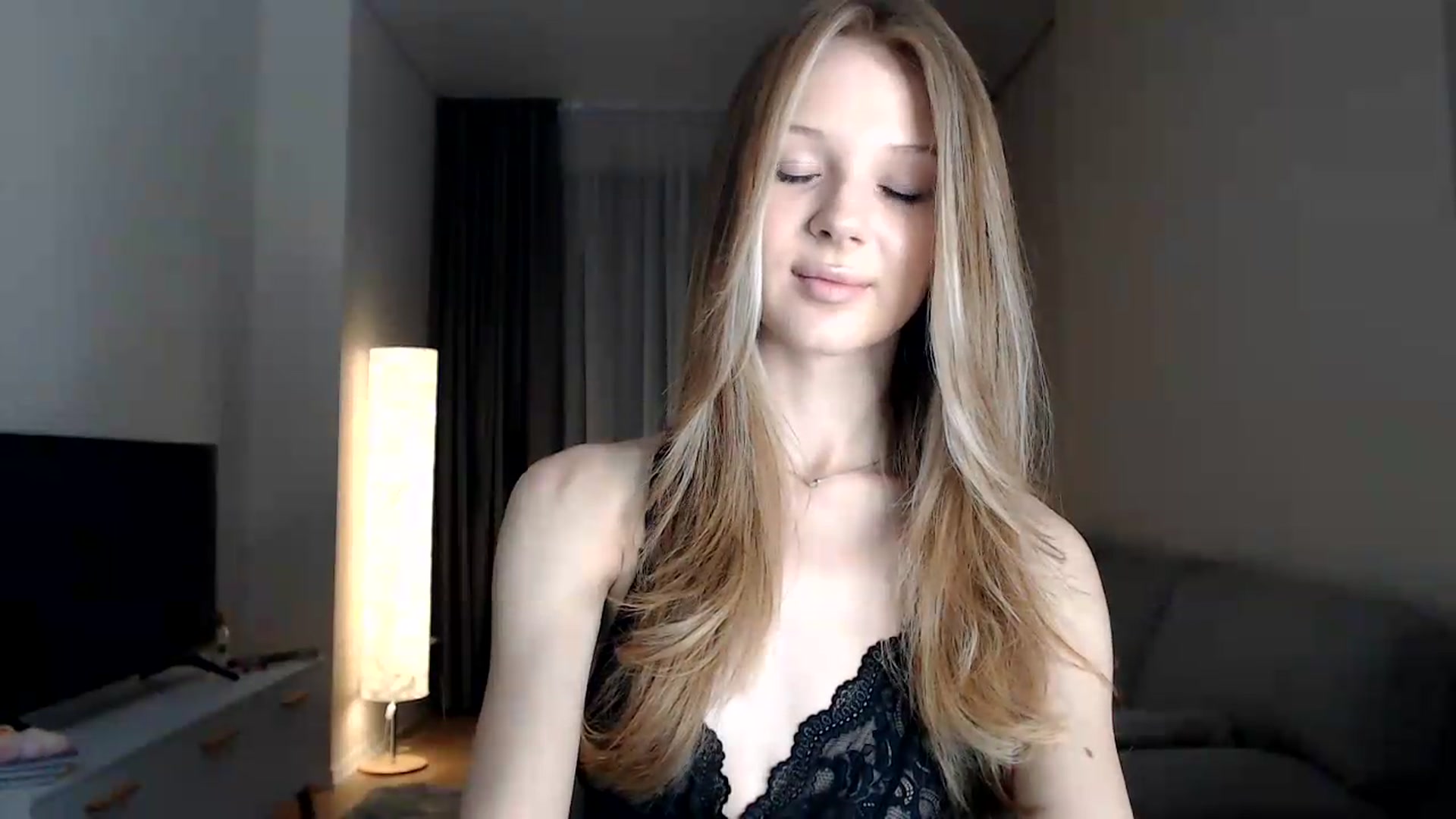 Gallery image thumbnail from CuteBlonde's myfreecams stream on, 06/27/2026, 19:20 image 15 of 20