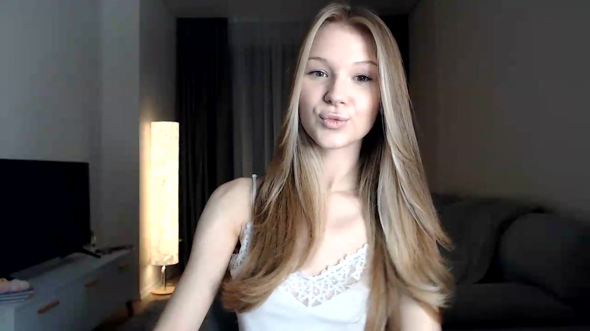 Gallery image thumbnail from CuteBlonde's myfreecams stream on, 06/28/2026, 22:07 image 17 of 20