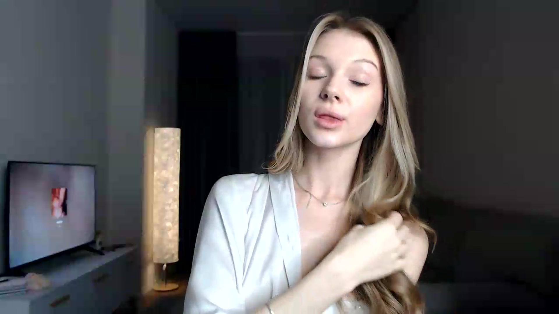 Gallery image thumbnail from CuteBlonde's myfreecams stream on, 08/06/2026, 23:41 image 4 of 20