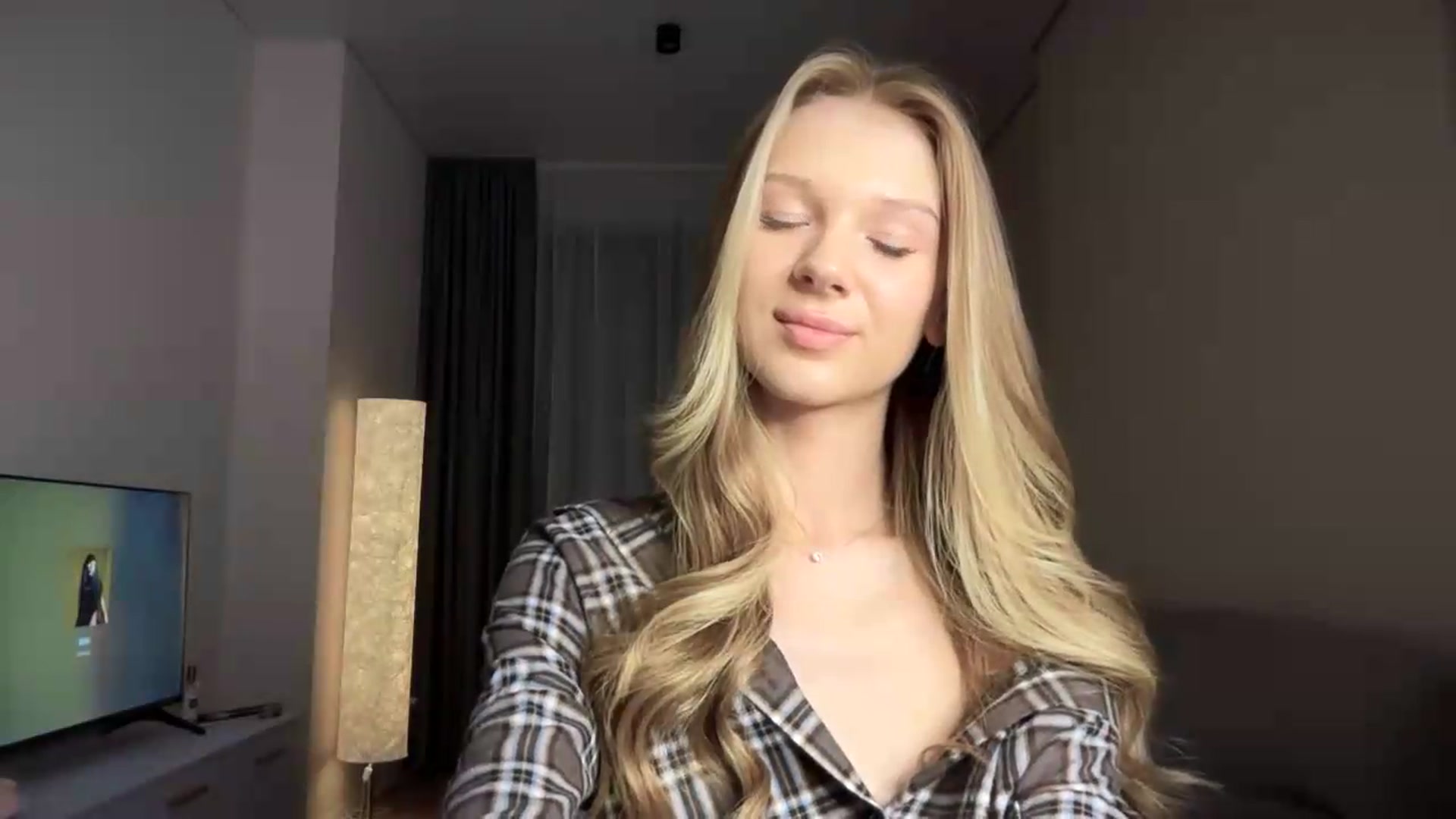 Gallery image thumbnail from CuteBlonde's myfreecams stream on, 08/13/2026, 01:41 image 6 of 20