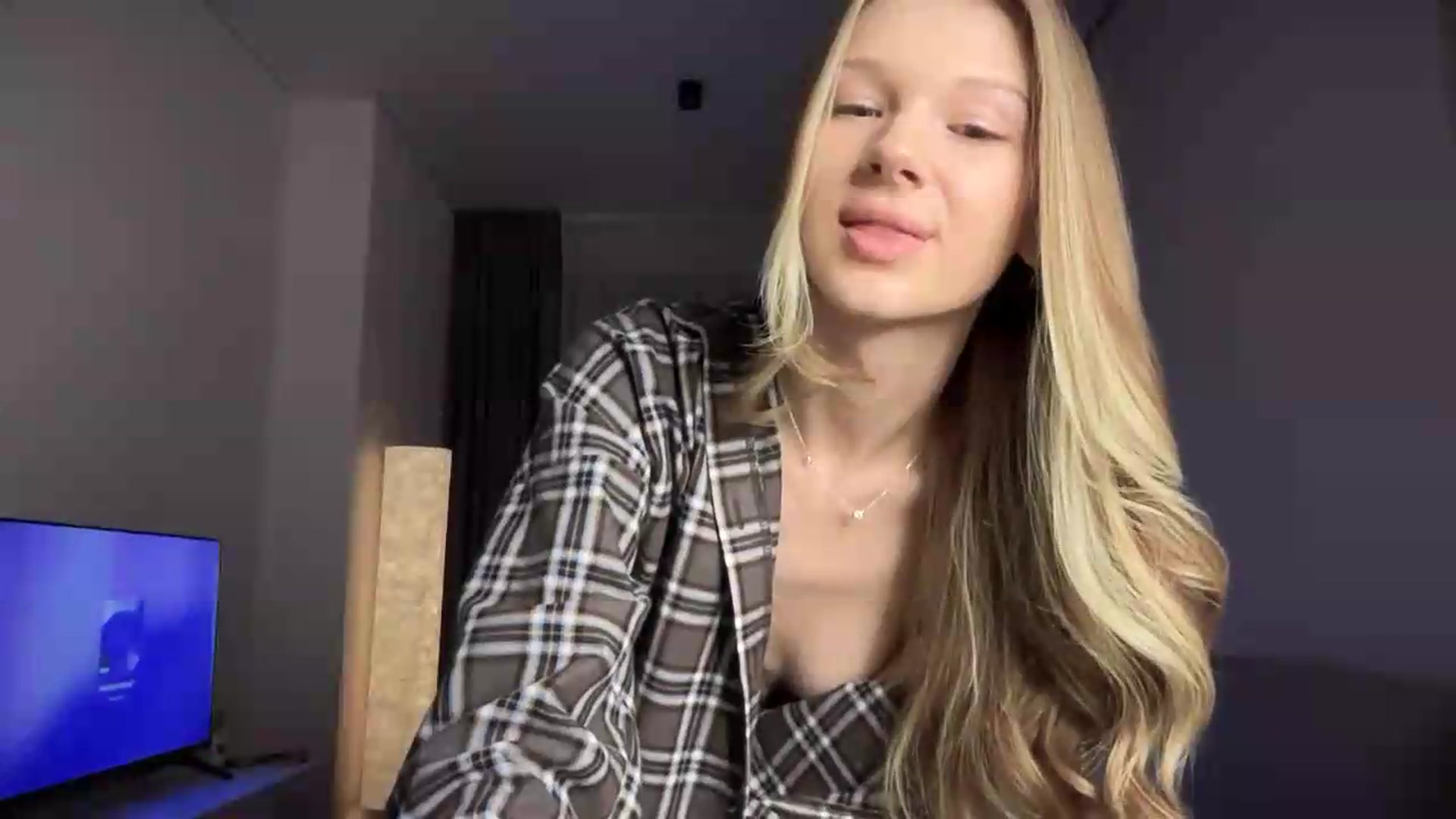Gallery image thumbnail from CuteBlonde's myfreecams stream on, 08/13/2026, 02:29 image 3 of 20