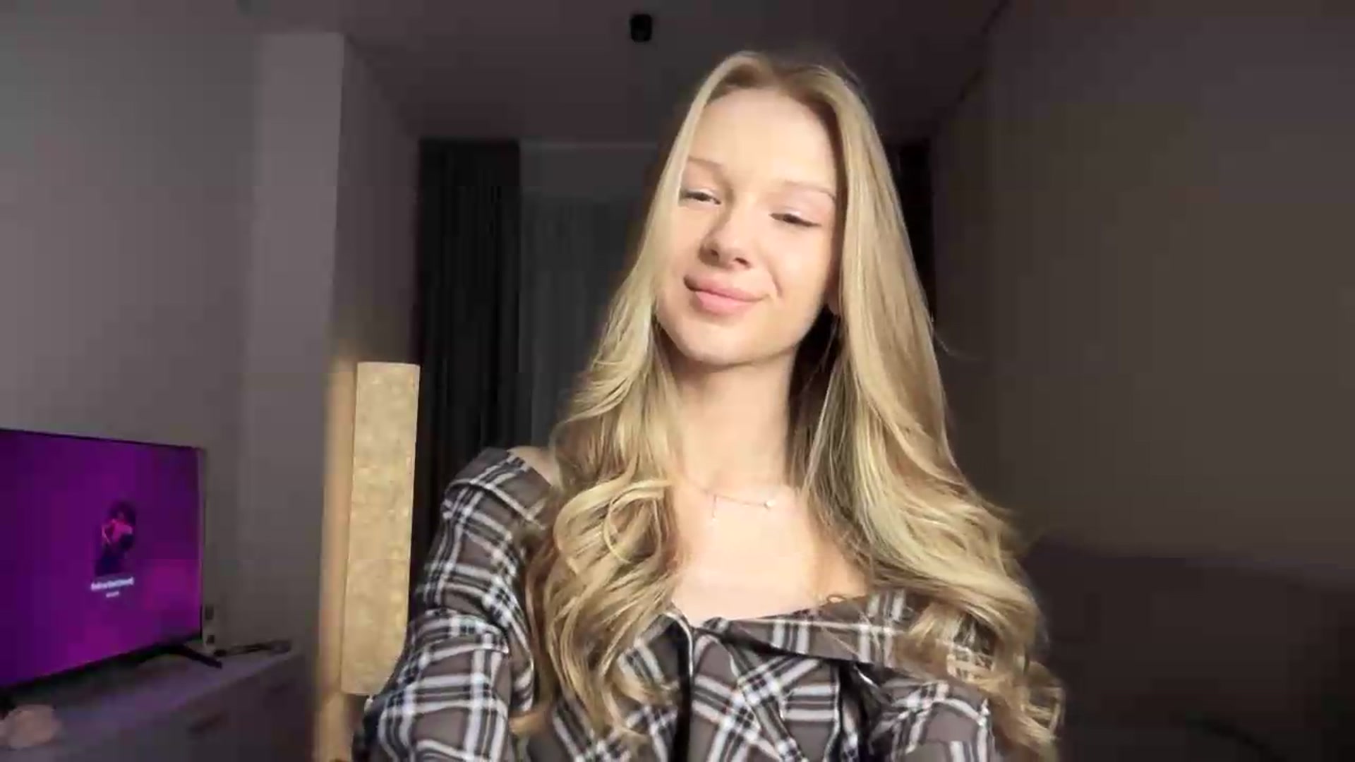 Gallery image thumbnail from CuteBlonde's myfreecams stream on, 08/13/2026, 02:29 image 10 of 20
