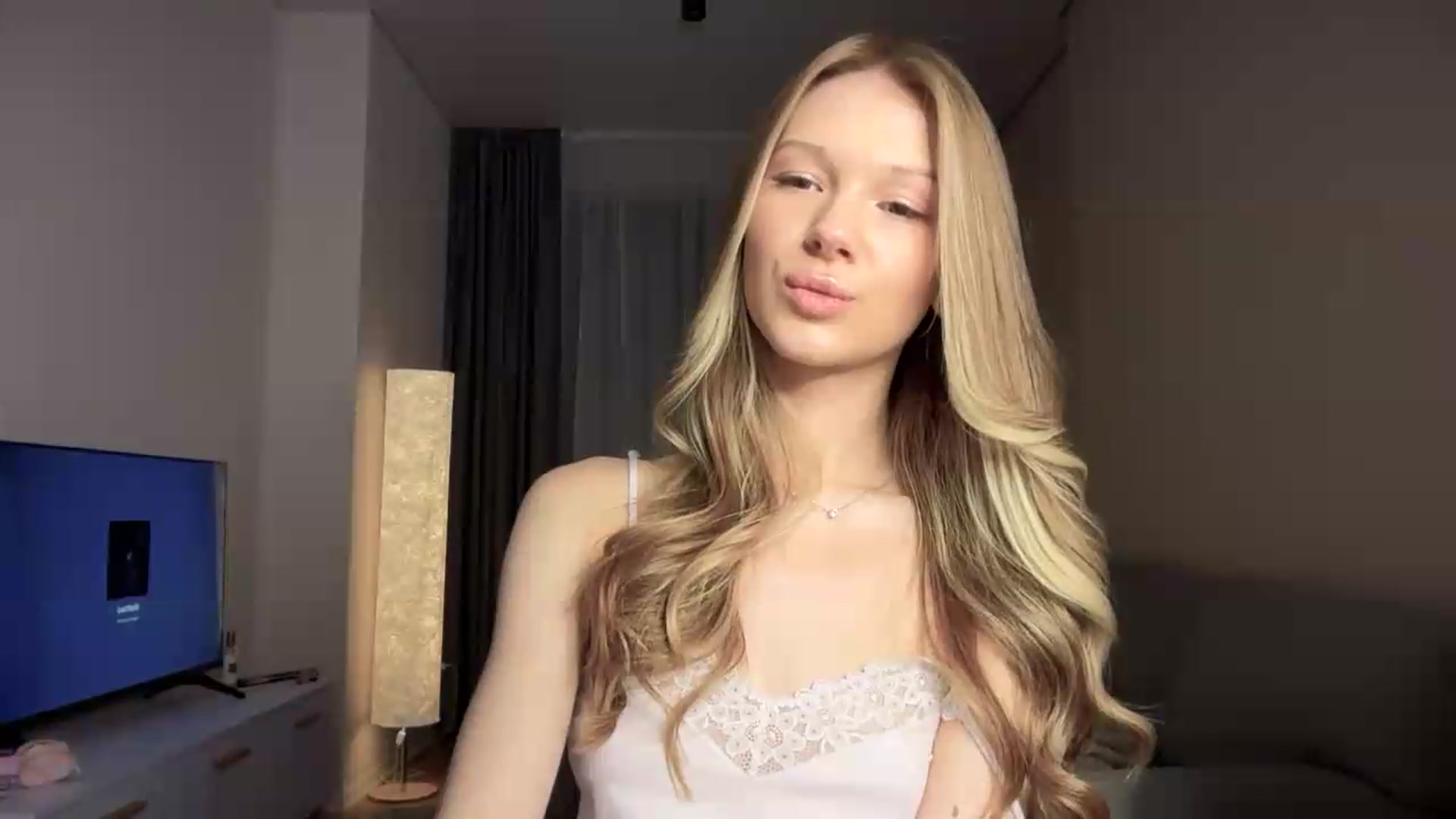 Gallery image thumbnail from CuteBlonde's myfreecams stream on, 08/13/2026, 21:26 image 18 of 20