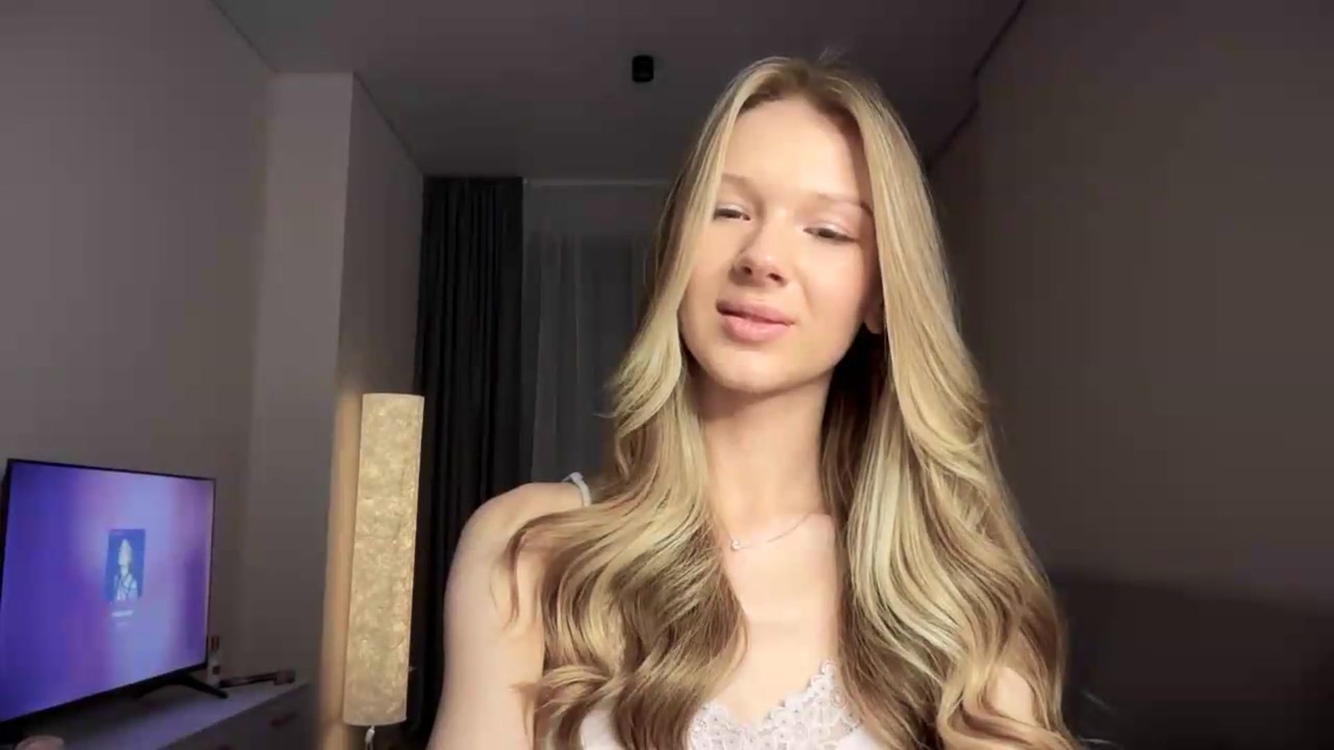 Gallery image thumbnail from CuteBlonde's myfreecams stream on, 08/13/2026, 22:35 image 19 of 20