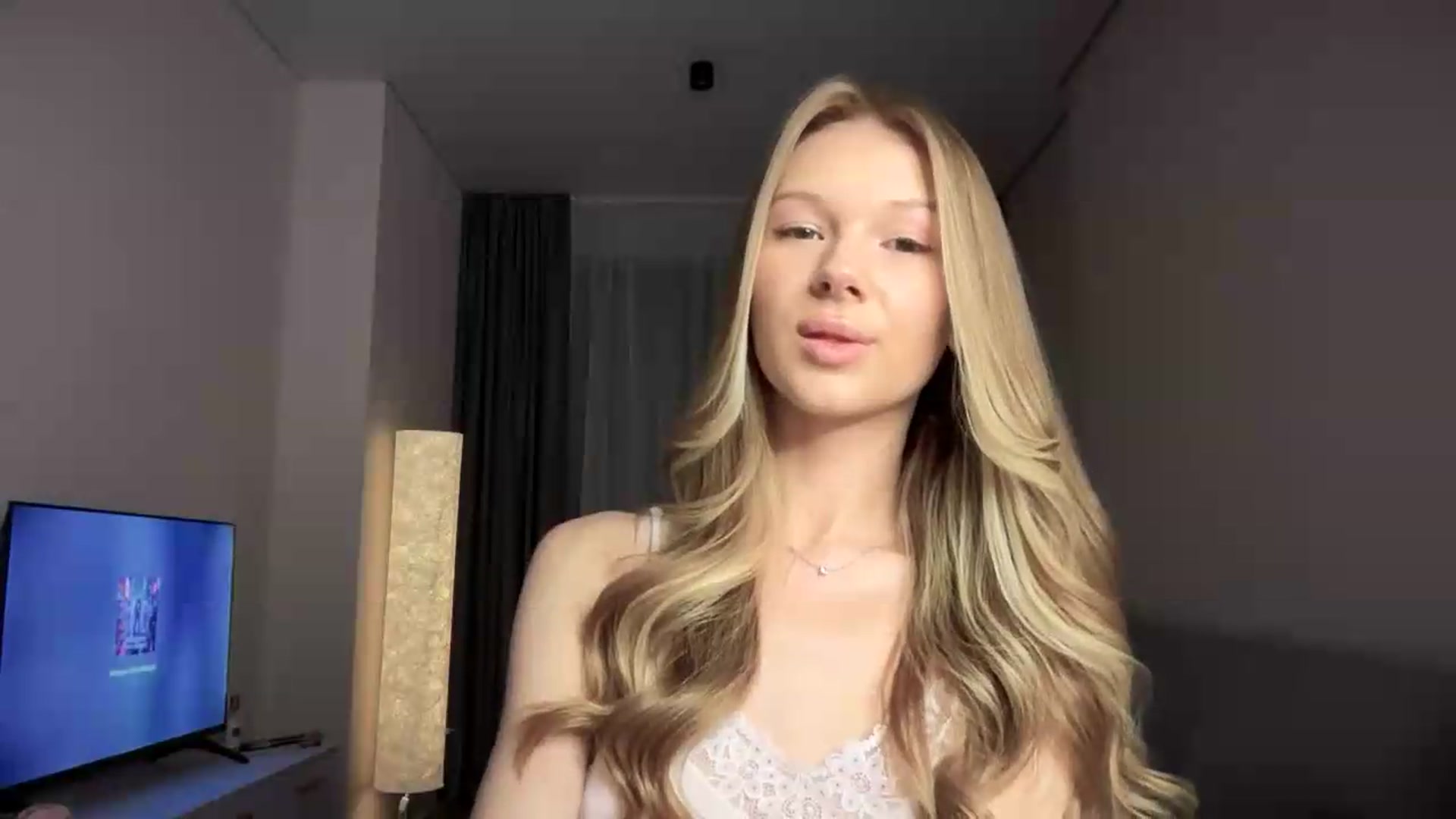 Gallery image thumbnail from CuteBlonde's myfreecams stream on, 08/13/2026, 22:35 image 4 of 20