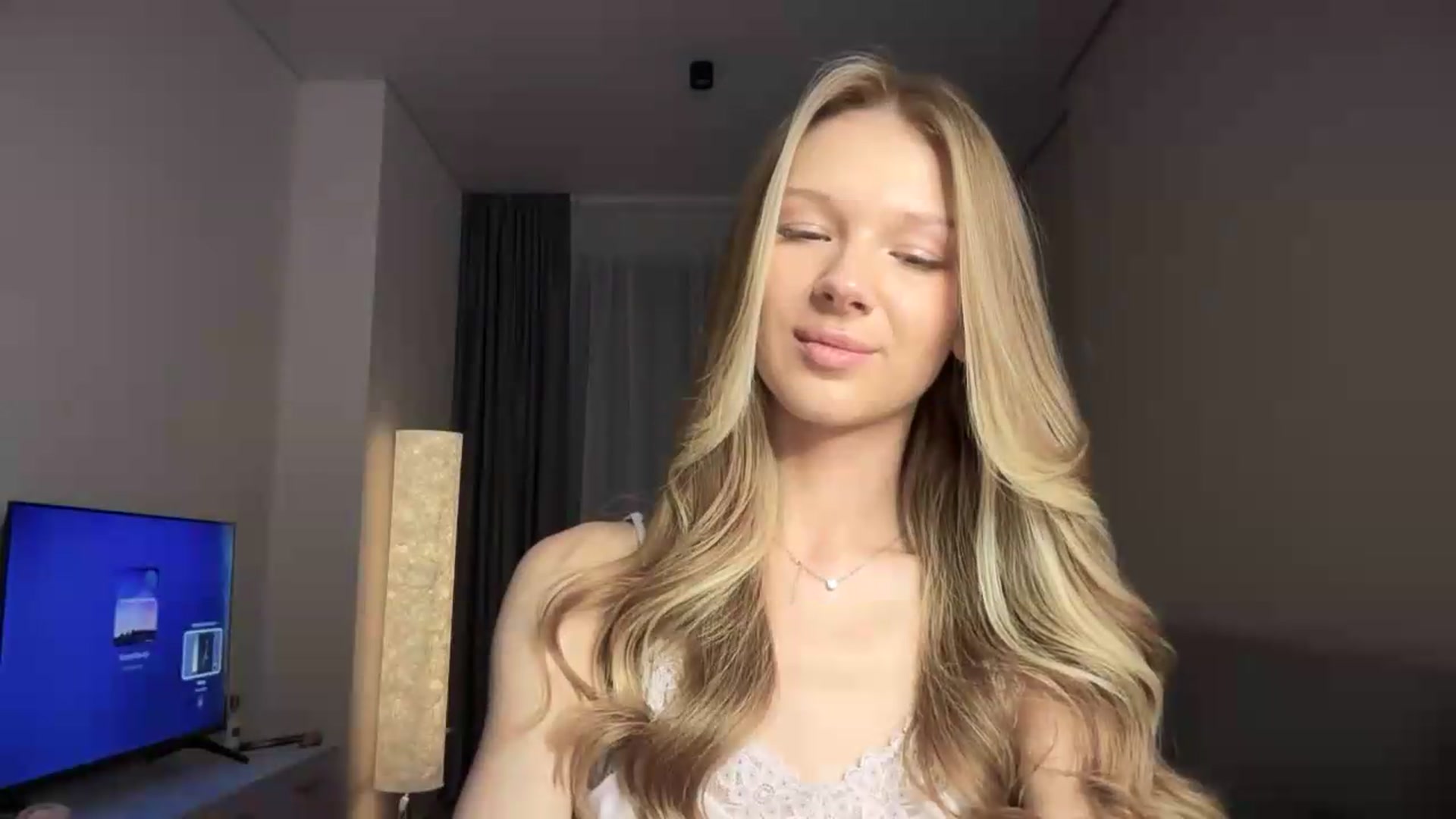 Gallery image thumbnail from CuteBlonde's myfreecams stream on, 08/13/2026, 22:35 image 9 of 20