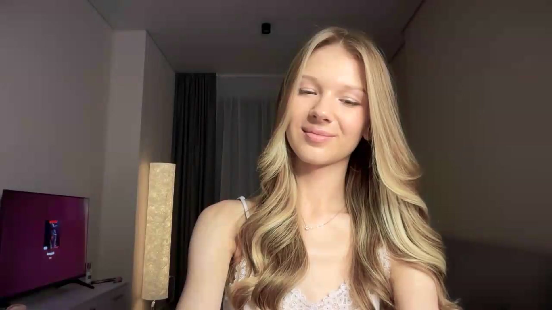 Gallery image thumbnail from CuteBlonde's myfreecams stream on, 08/13/2026, 22:35 image 17 of 20
