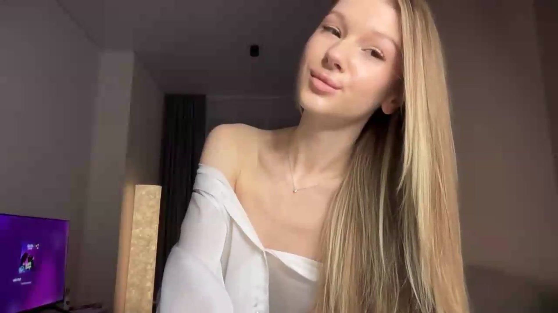 Gallery image thumbnail from CuteBlonde's myfreecams stream on, 08/14/2026, 22:12 image 17 of 20