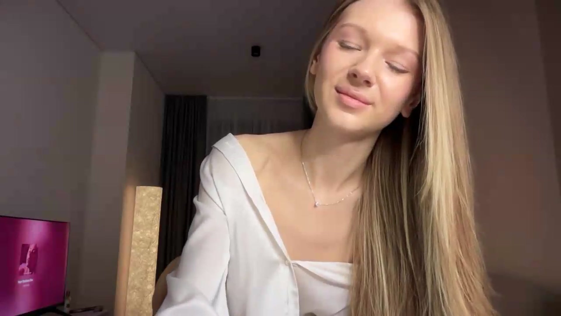 Gallery image thumbnail from CuteBlonde's myfreecams stream on, 08/14/2026, 22:12 image 12 of 20