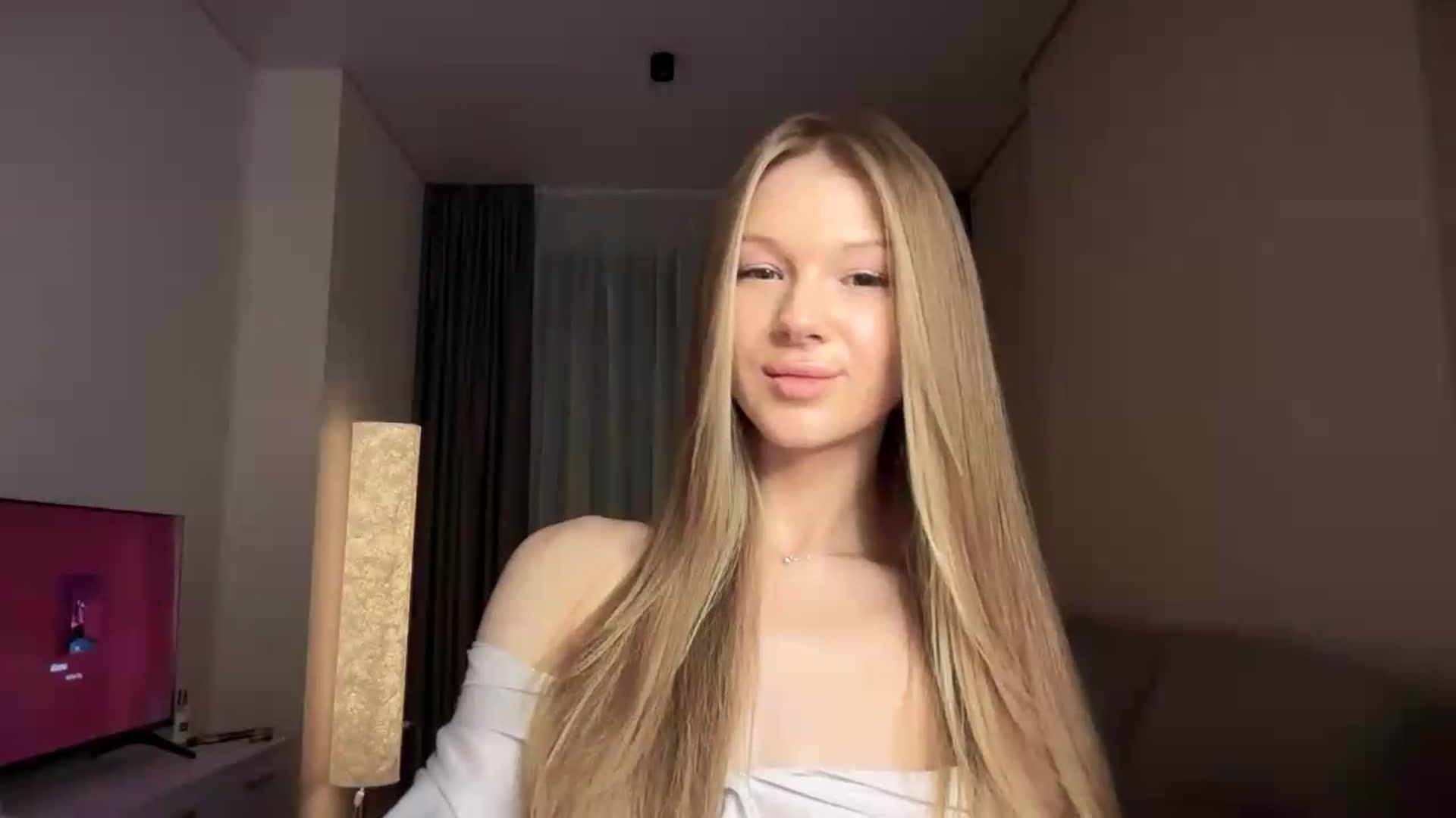 Gallery image thumbnail from CuteBlonde's myfreecams stream on, 08/14/2026, 22:12 image 4 of 20