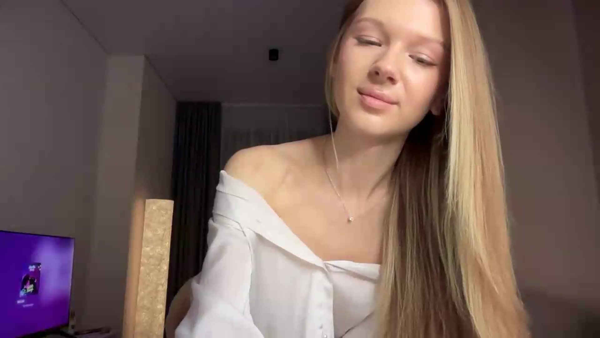 Gallery image thumbnail from CuteBlonde's myfreecams stream on, 08/14/2026, 22:37 image 18 of 20