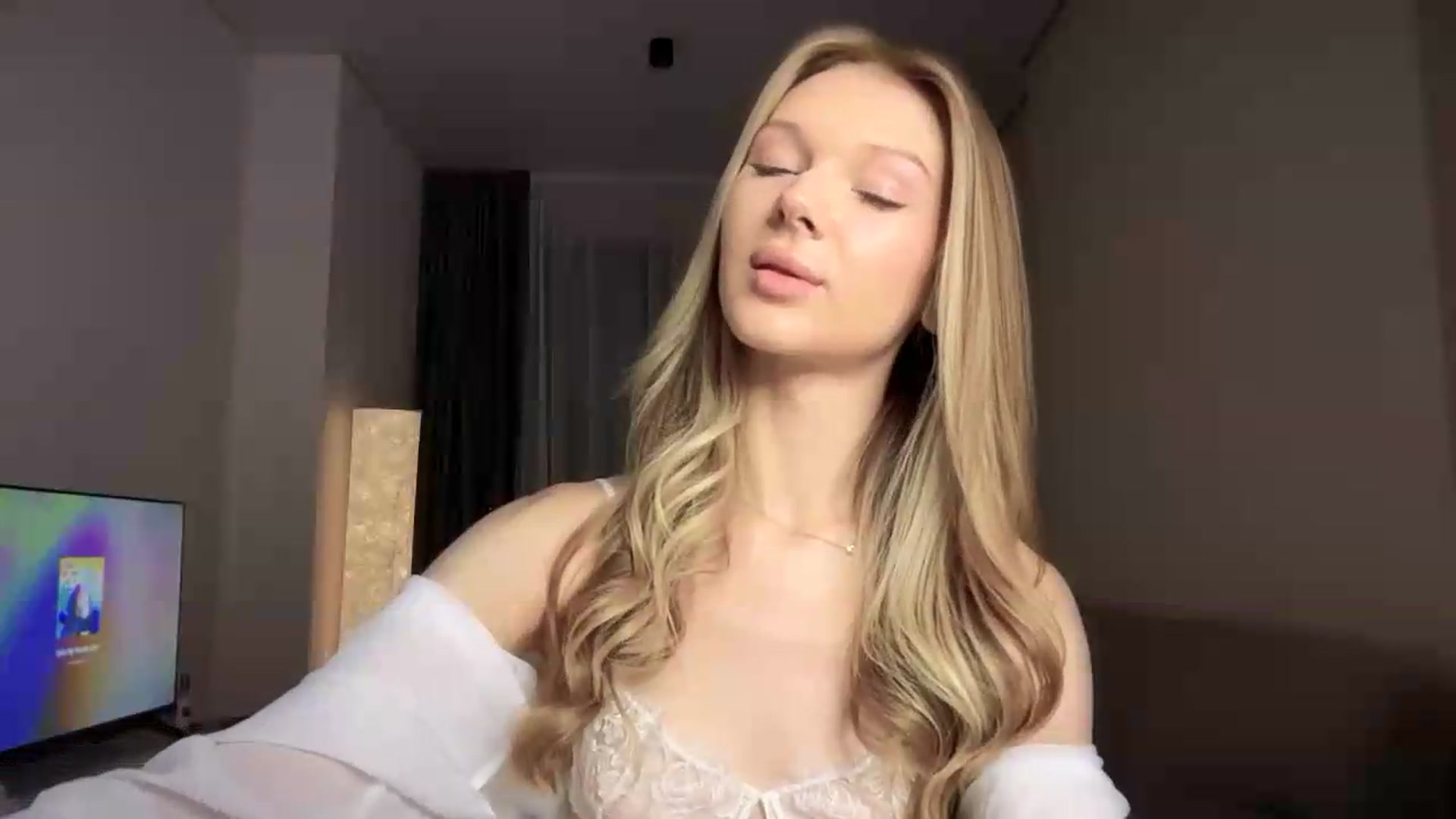 Gallery image thumbnail from CuteBlonde's myfreecams stream on, 08/16/2026, 01:06 image 19 of 20